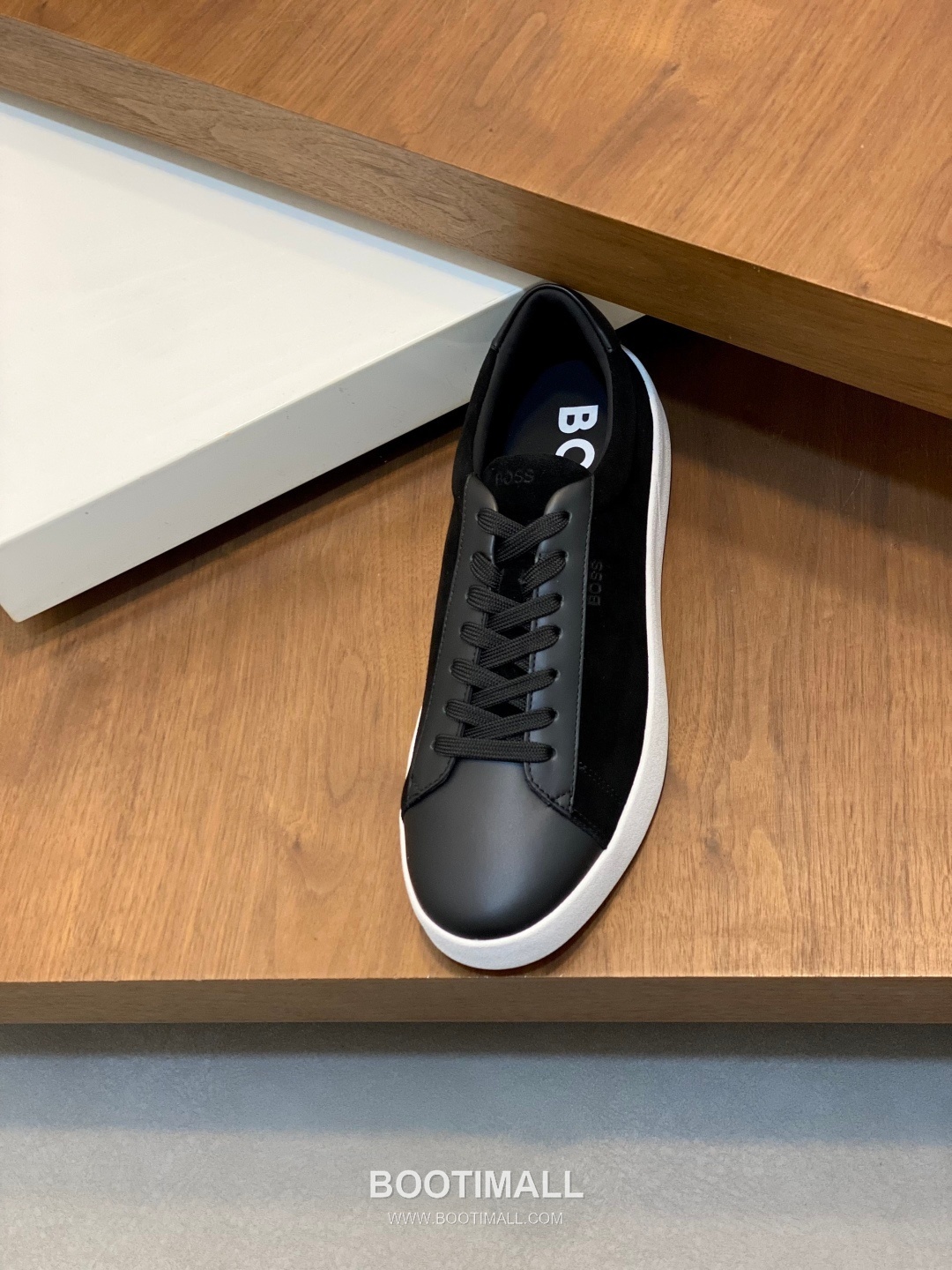 ## 신발 제품 스펙 분석
BOSS Leather Slip-On Sneakers 보스 레더 슬립온 스니커즈 6