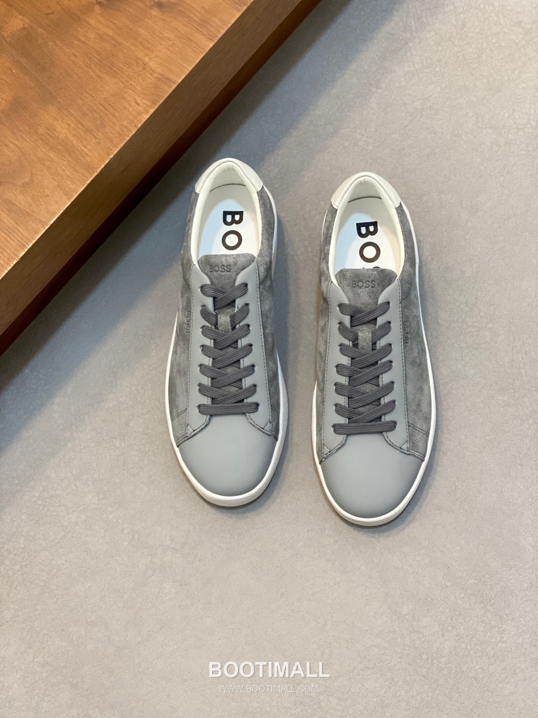 ## 신발 제품 스펙 분석
BOSS Leather Slip-On Sneakers 보스 레더 슬립온 스니커즈 1