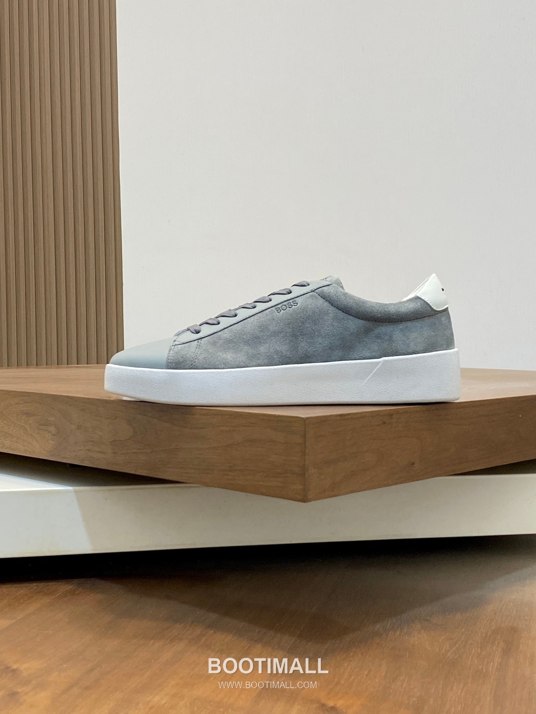 ## 신발 제품 스펙 분석
BOSS Leather Slip-On Sneakers 보스 레더 슬립온 스니커즈 2