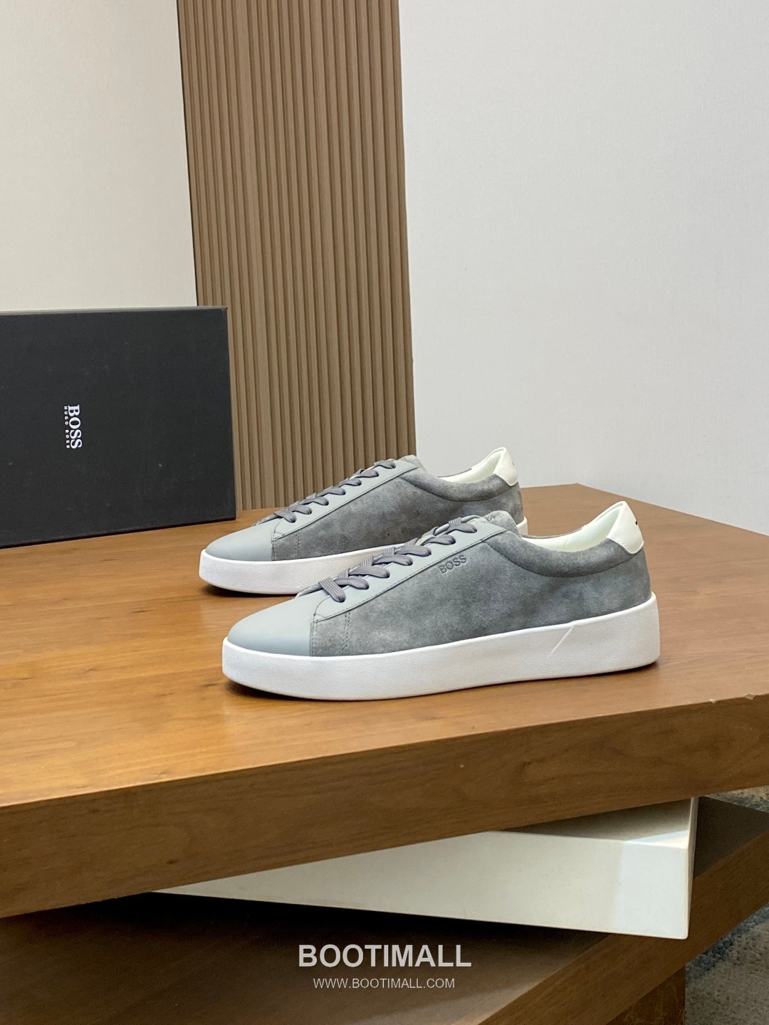 ## 신발 제품 스펙 분석
BOSS Leather Slip-On Sneakers 보스 레더 슬립온 스니커즈 3