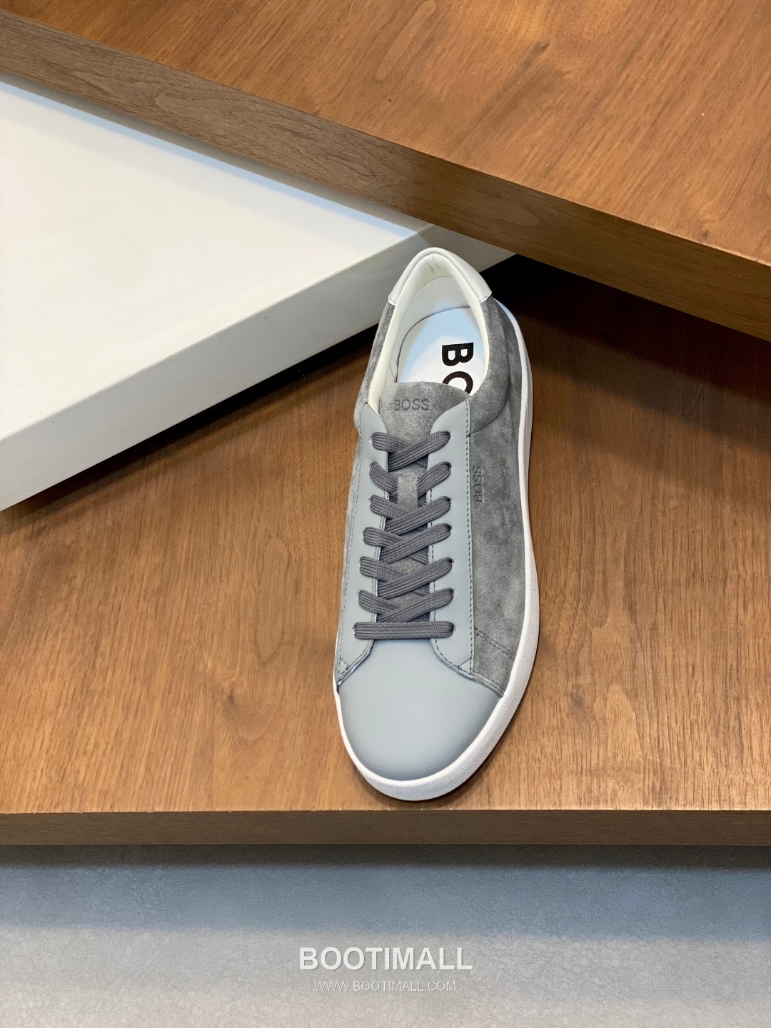 ## 신발 제품 스펙 분석
BOSS Leather Slip-On Sneakers 보스 레더 슬립온 스니커즈 6