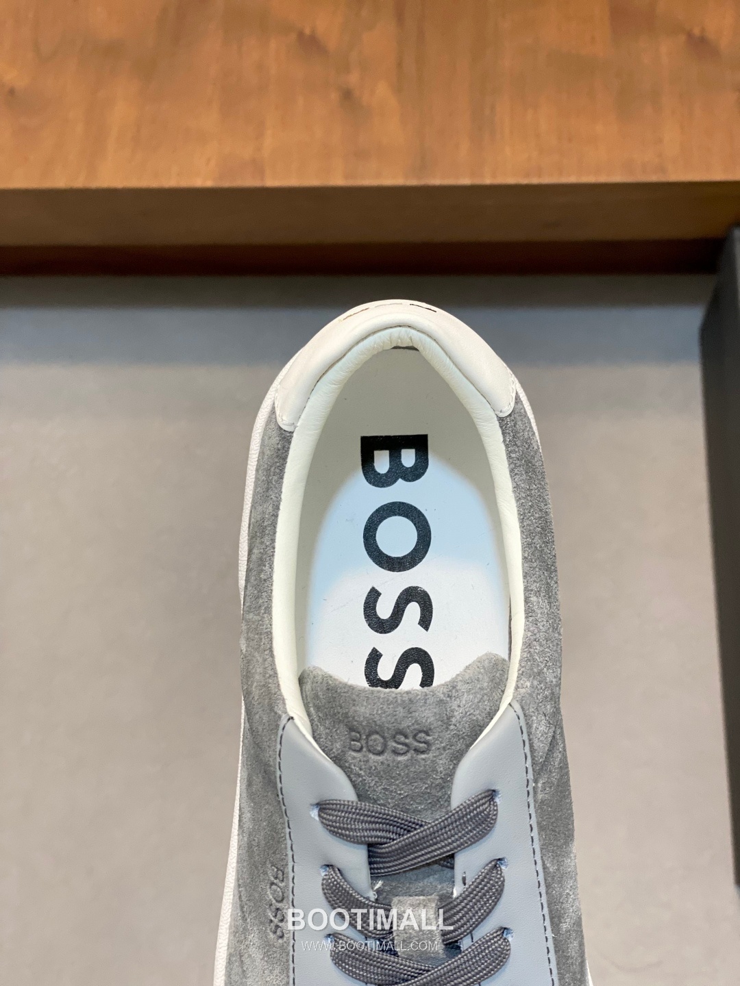 ## 신발 제품 스펙 분석
BOSS Leather Slip-On Sneakers 보스 레더 슬립온 스니커즈 7