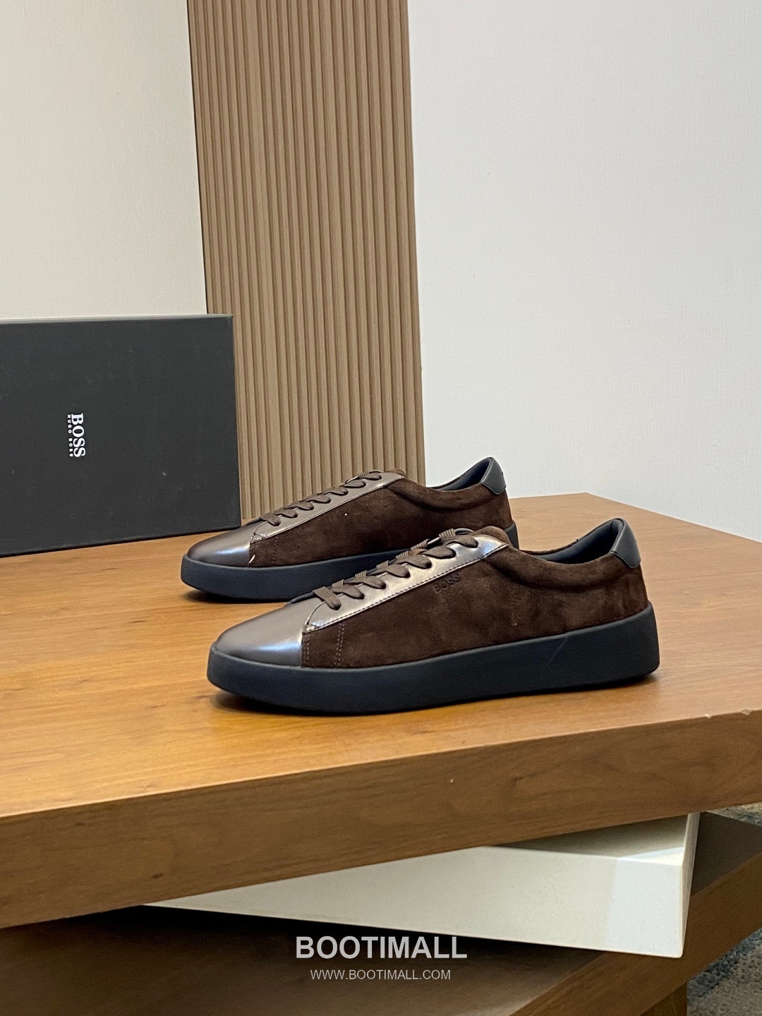 ## 신발 제품 스펙 분석
BOSS Leather Slip-On Sneakers 보스 레더 슬립온 스니커즈 3