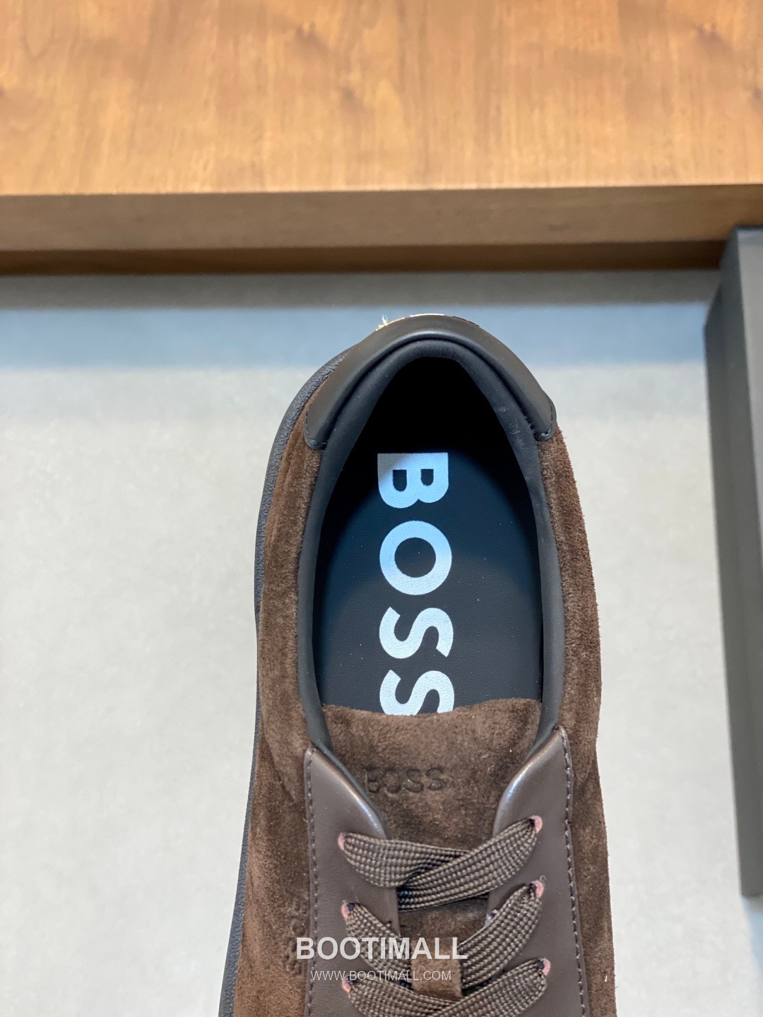 ## 신발 제품 스펙 분석
BOSS Leather Slip-On Sneakers 보스 레더 슬립온 스니커즈 7