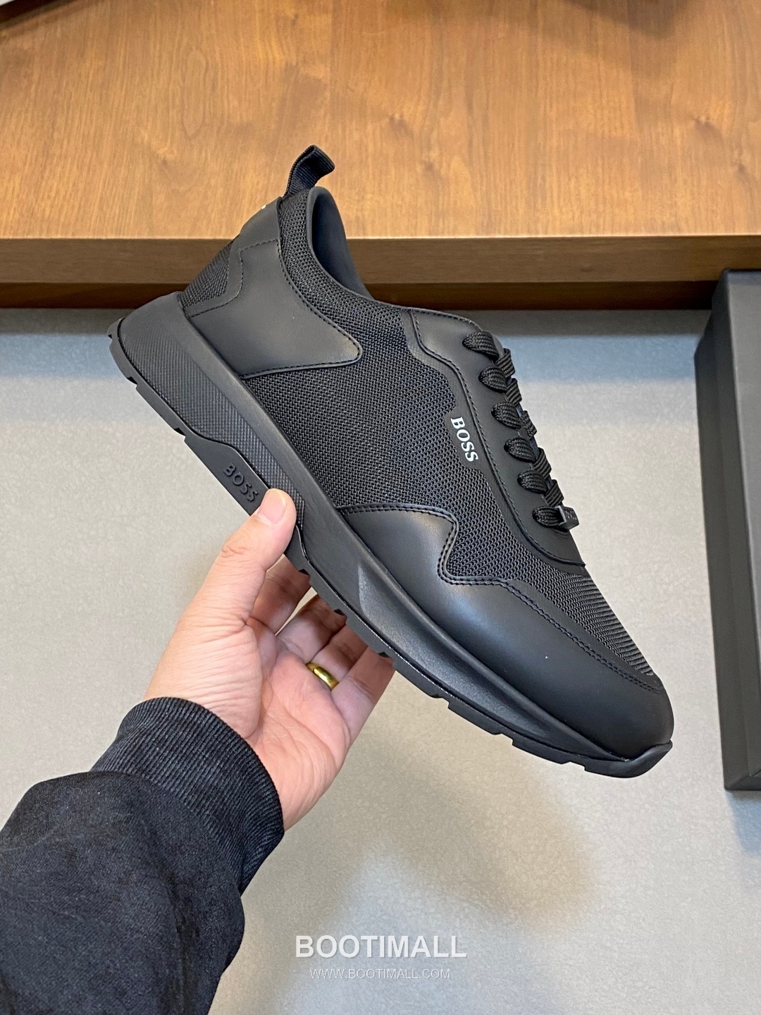 ## 신발 제품 스펙 분석

BOSS Suede Mesh Low Top Sneakers 보스 스웨이드 메쉬 로우탑 스니커즈 4