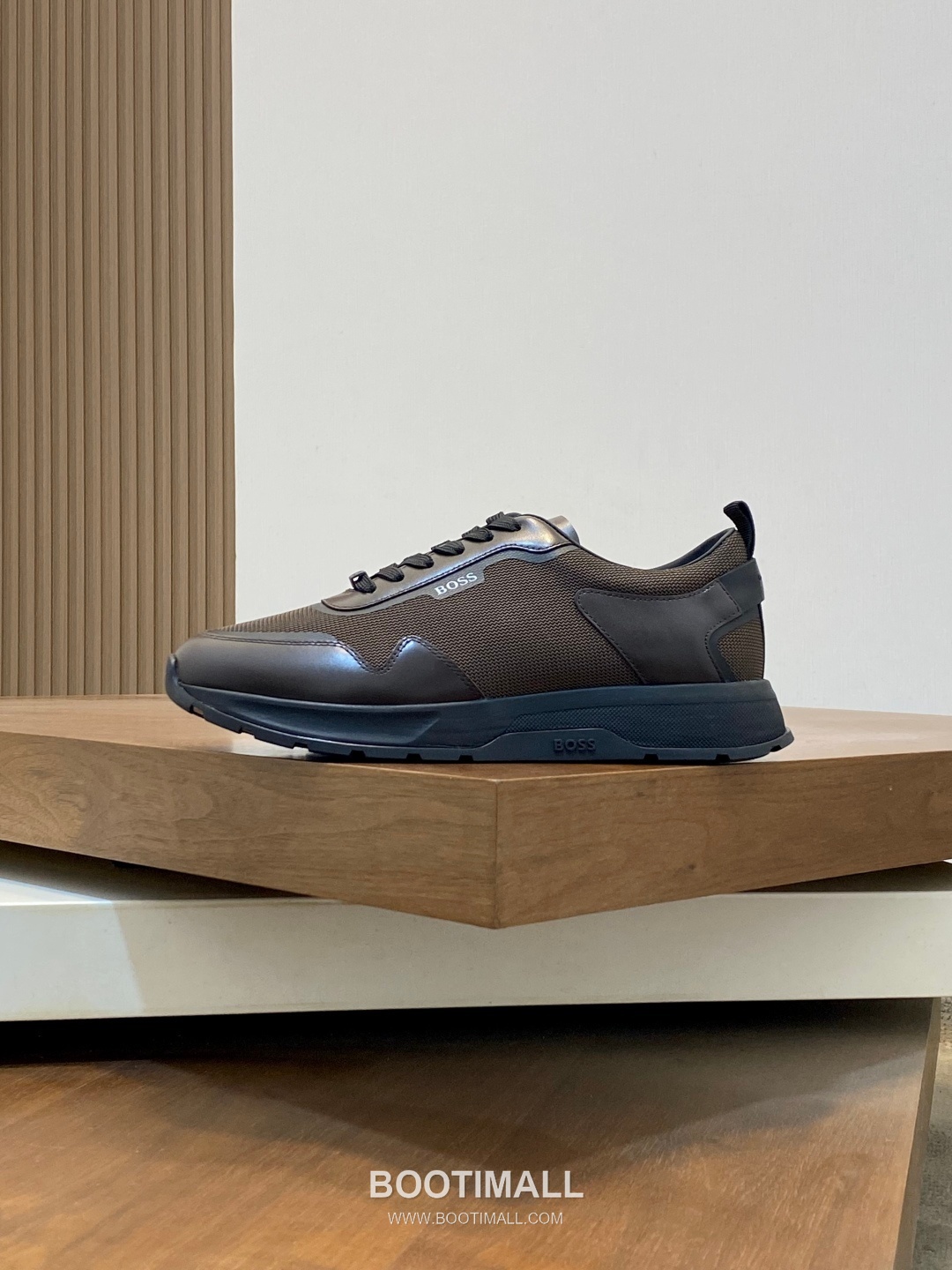 ## 신발 제품 스펙 분석
BOSS Suede Mesh Low Top Sneakers 보스 스웨이드 메쉬 로우탑 스니커즈 2