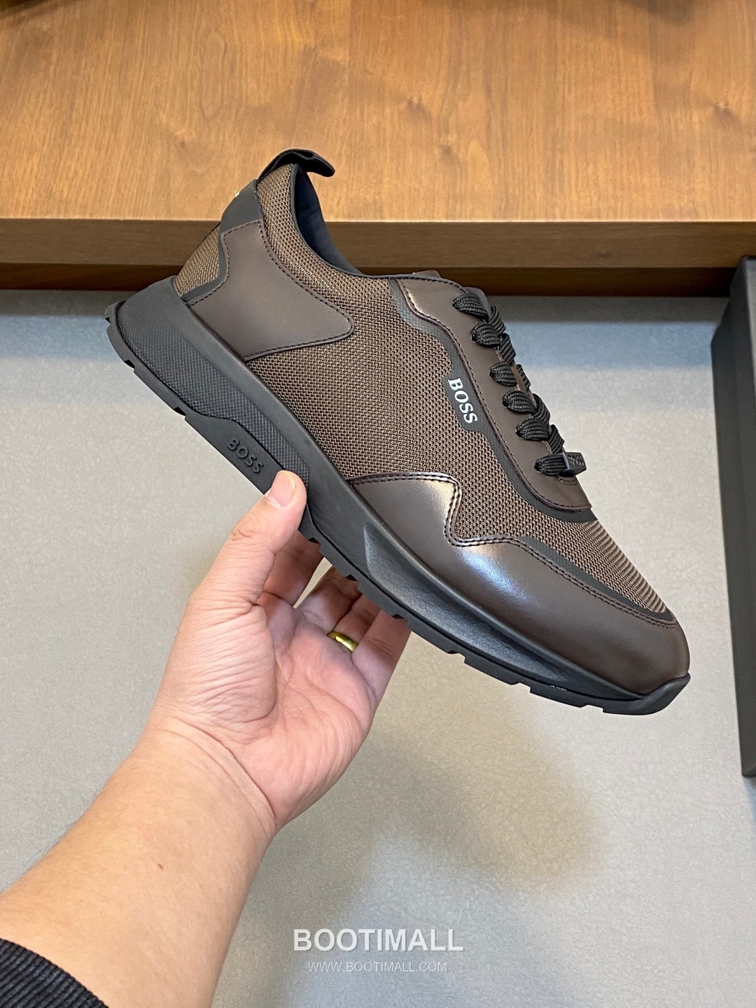 ## 신발 제품 스펙 분석
BOSS Suede Mesh Low Top Sneakers 보스 스웨이드 메쉬 로우탑 스니커즈 4