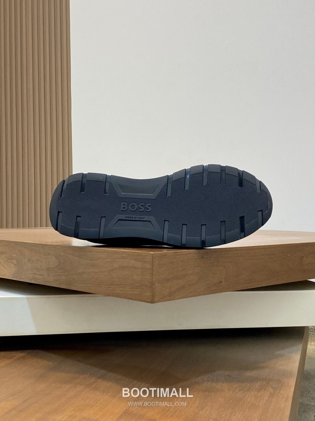 ## 신발 제품 스펙 분석
BOSS Suede Mesh Low Top Sneakers 보스 스웨이드 메쉬 로우탑 스니커즈 9