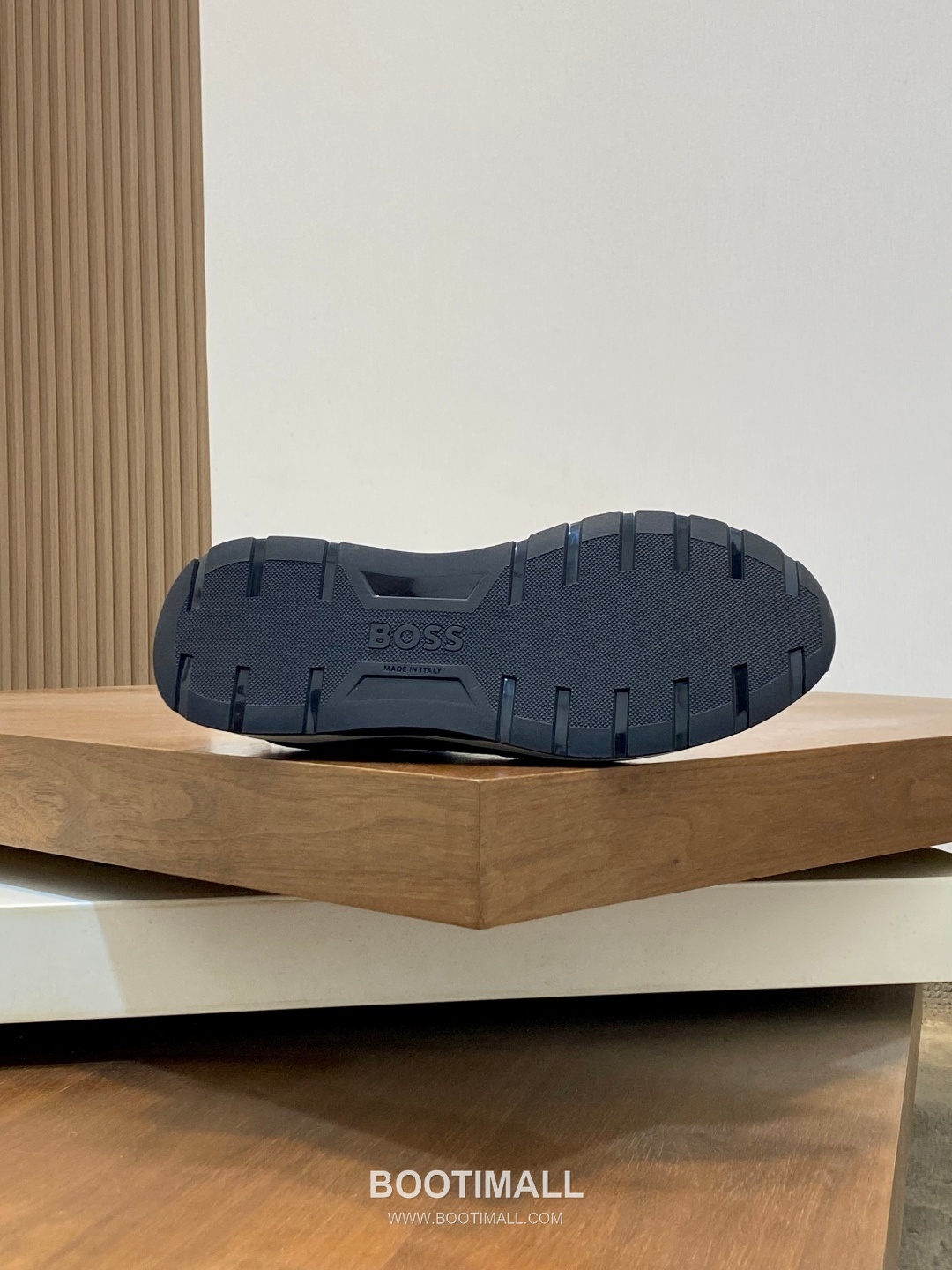 ## 신발 제품 스펙 분석
BOSS Suede Mesh Low Top Sneakers 보스 스웨이드 메쉬 로우탑 스니커즈 9