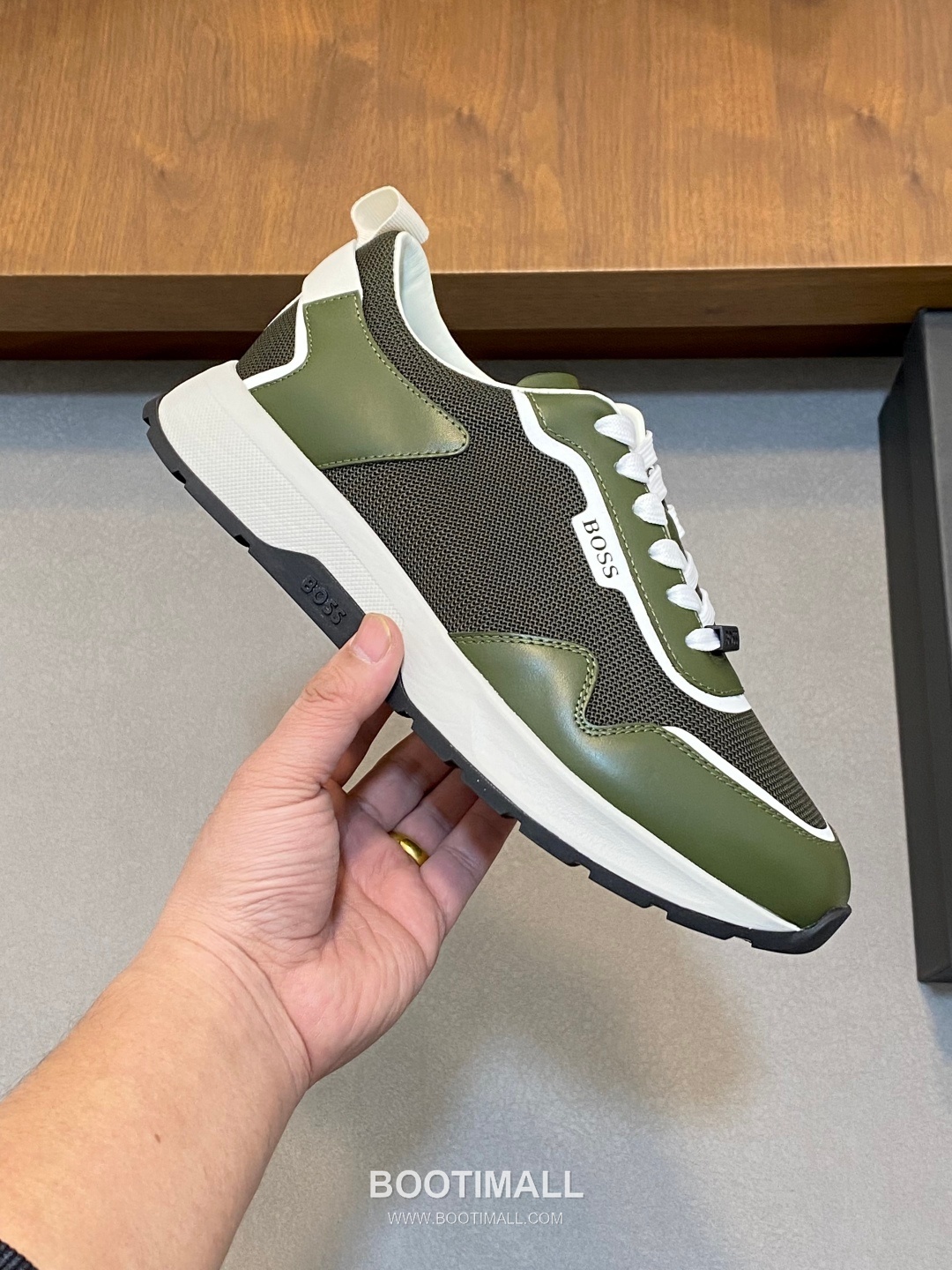 ## 신발 제품 스펙 분석

BOSS Suede Mesh Low Top Sneakers 보스 스웨이드 메쉬 로우탑 스니커즈 4