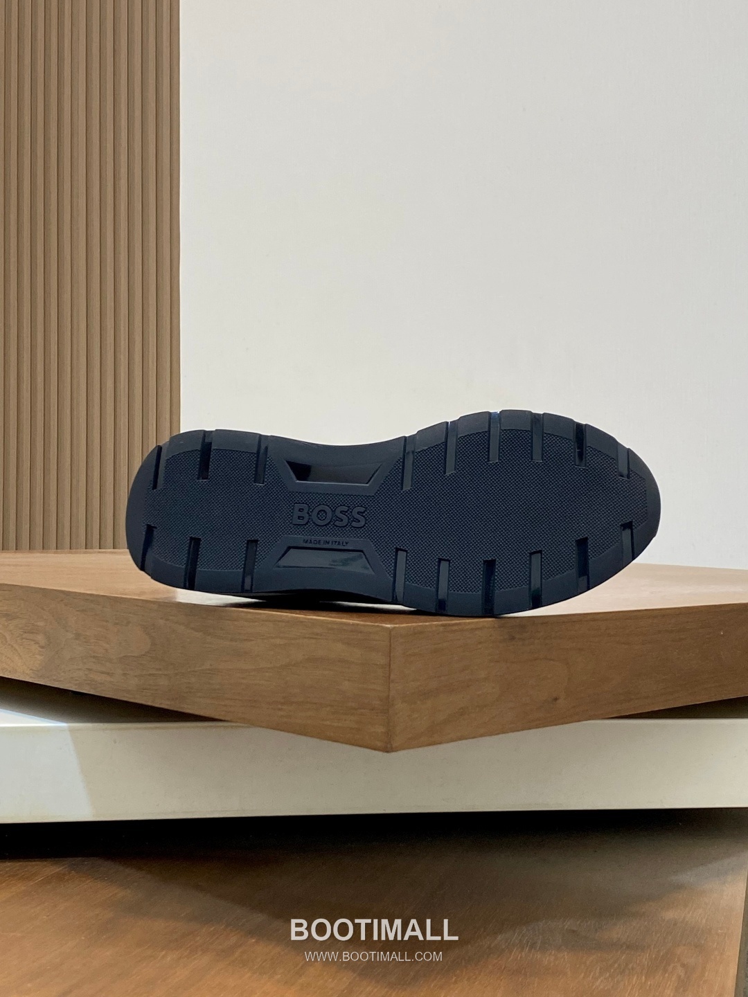 ## 신발 제품 스펙 분석

BOSS Suede Mesh Low Top Sneakers 보스 스웨이드 메쉬 로우탑 스니커즈 9