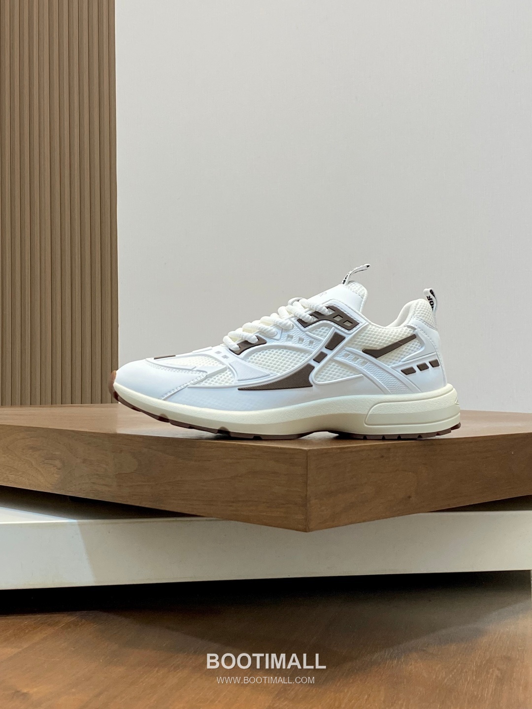 ## 신발 제품 스펙 분석

Dior B22 Mesh Technical Sneakers 디올 B22 메쉬 테크니컬 스니커즈 2