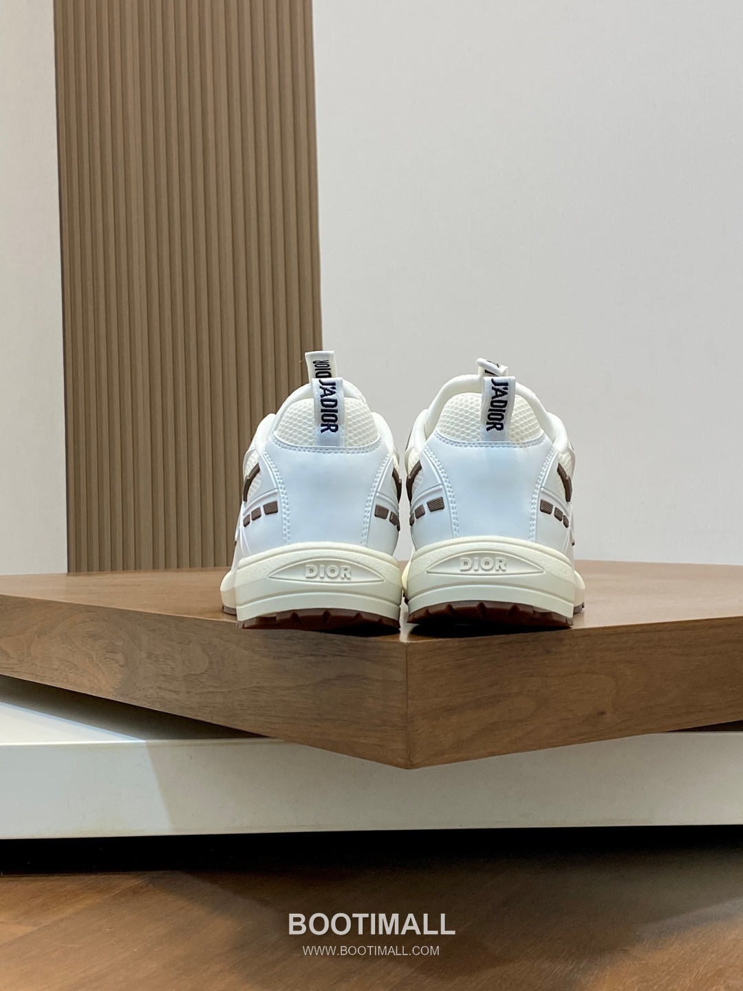 ## 신발 제품 스펙 분석

Dior B22 Mesh Technical Sneakers 디올 B22 메쉬 테크니컬 스니커즈 8