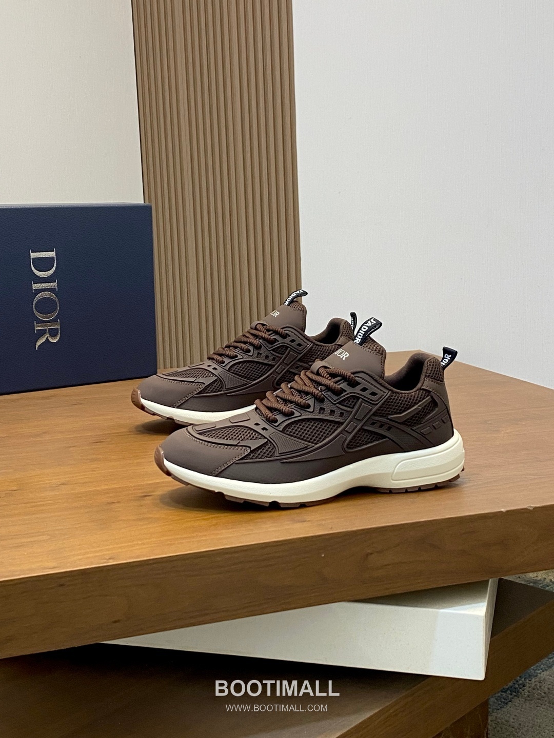 ## 신발 제품 스펙 분석

Dior B22 Mesh Technical Sneakers 디올 B22 메쉬 테크니컬 스니커즈 3