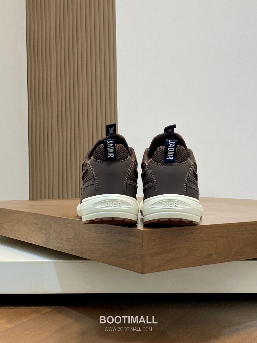 ## 신발 제품 스펙 분석

Dior B22 Mesh Technical Sneakers 디올 B22 메쉬 테크니컬 스니커즈 8