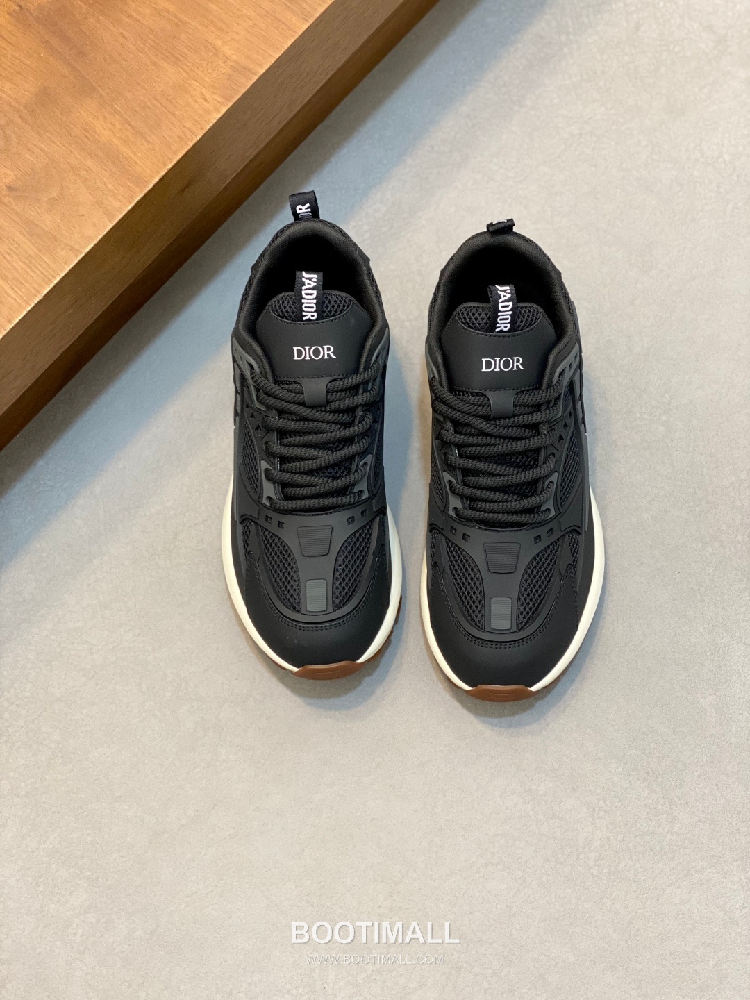 ## 신발 제품 스펙 분석

Dior B22 Mesh Technical Sneakers 디올 B22 메쉬 테크니컬 스니커즈 1