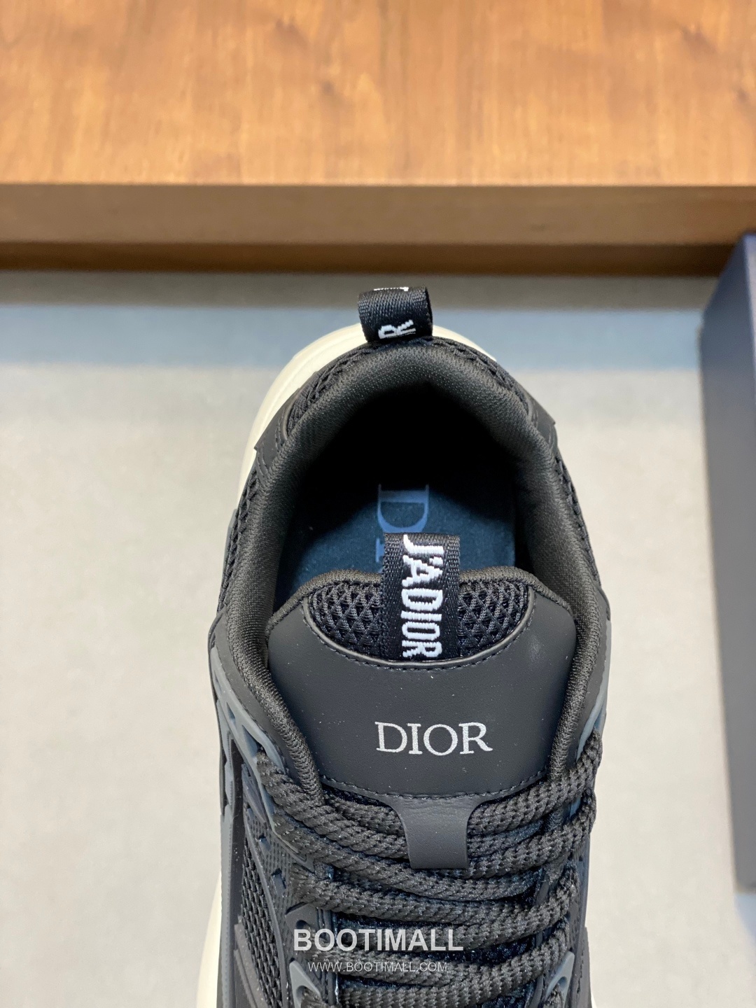 ## 신발 제품 스펙 분석

Dior B22 Mesh Technical Sneakers 디올 B22 메쉬 테크니컬 스니커즈 7