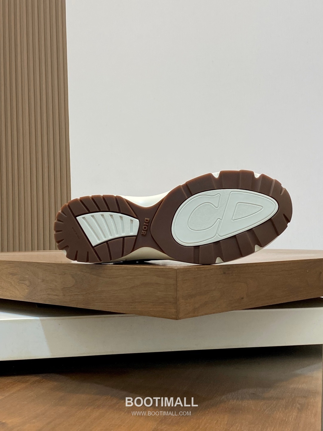 ## 신발 제품 스펙 분석

Dior B22 Mesh Technical Sneakers 디올 B22 메쉬 테크니컬 스니커즈 9