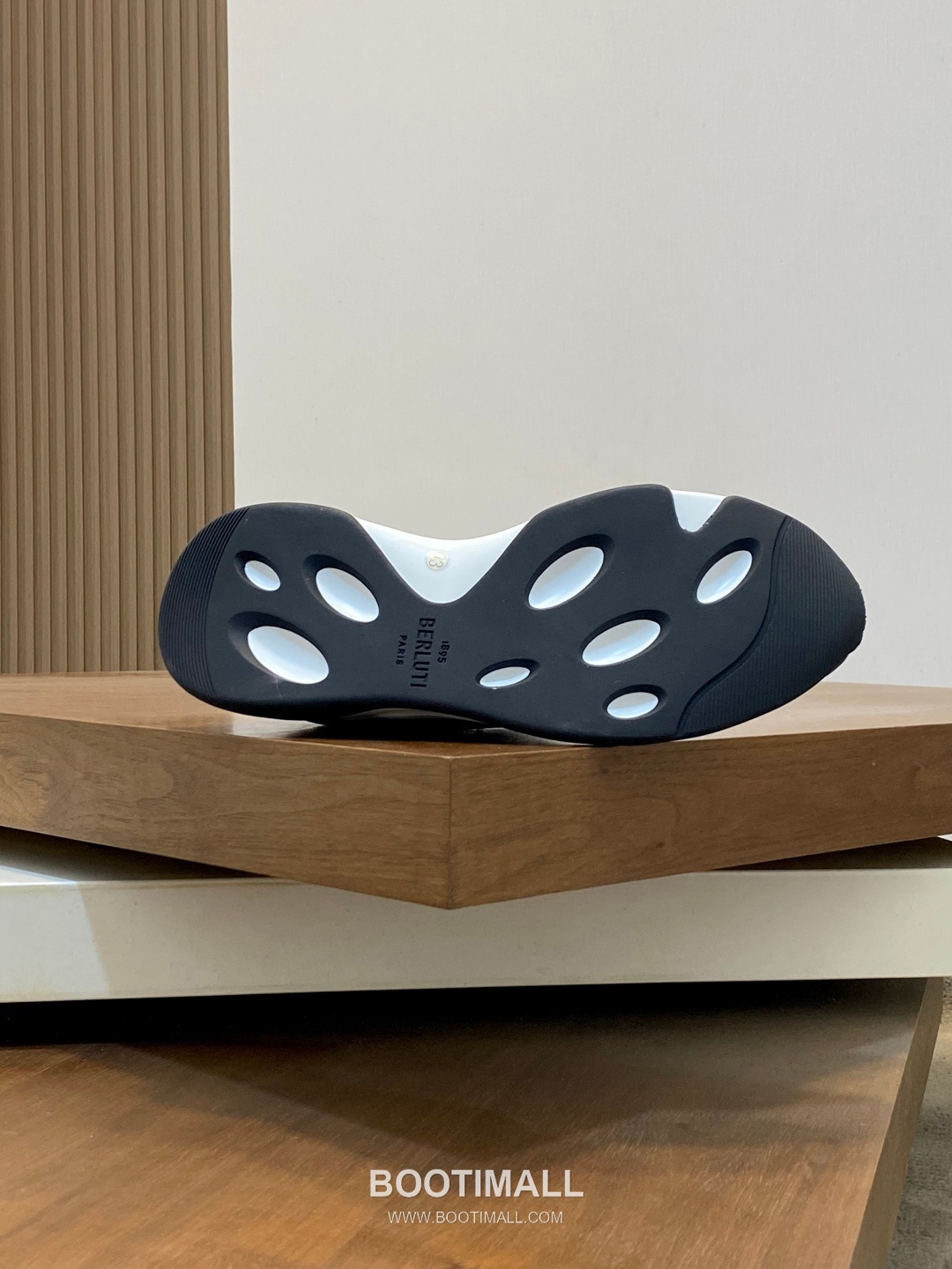 ## 신발 제품 스펙 분석
Berluti Mid Top Patina Leather Sneakers 벨루티 미드탑 파티나 레더 스니커즈 9