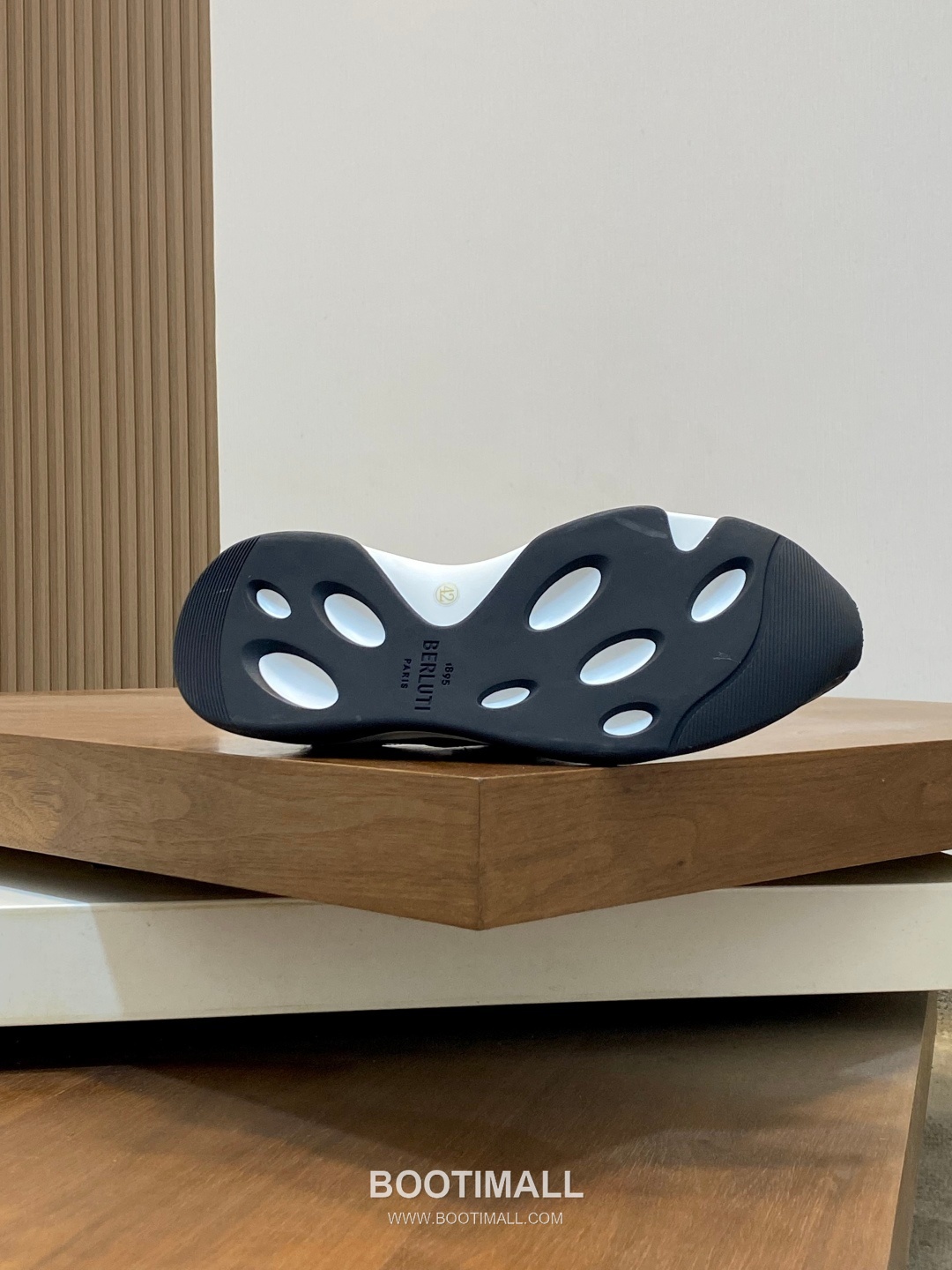 ## 신발 제품 스펙 분석
Berluti Mid Top Patina Leather Sneakers 벨루티 미드탑 파티나 레더 스니커즈 9