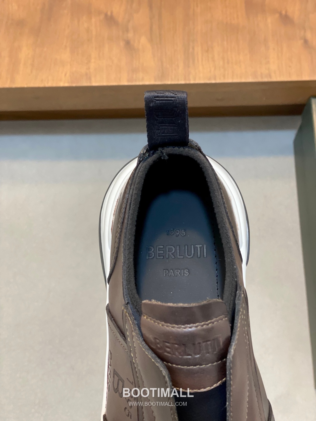 ## 신발 제품 스펙 분석

Berluti Mid Top Patina Leather Sneakers 벨루티 미드탑 파티나 레더 스니커즈 7