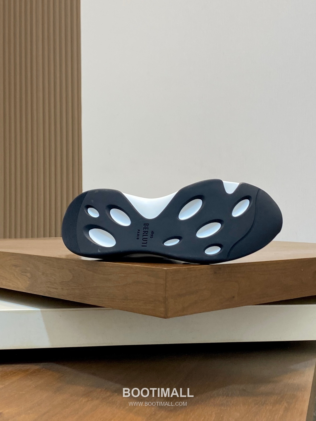 ## 신발 제품 스펙 분석
Berluti Mid Top Patina Leather Sneakers 벨루티 미드탑 파티나 레더 스니커즈 9