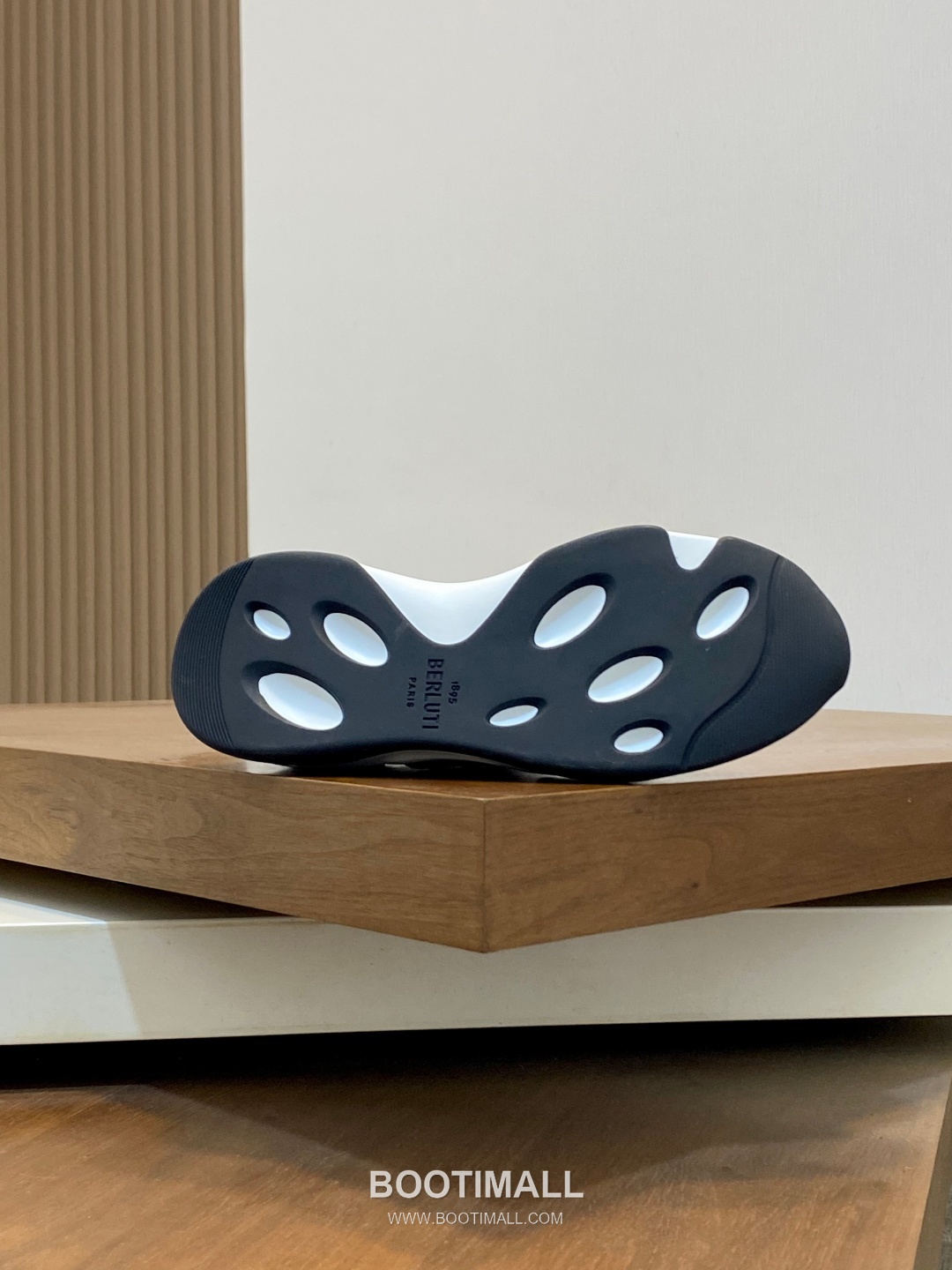 ## 신발 제품 스펙 분석
Berluti Mid Top Patina Leather Sneakers 벨루티 미드탑 파티나 레더 스니커즈 9