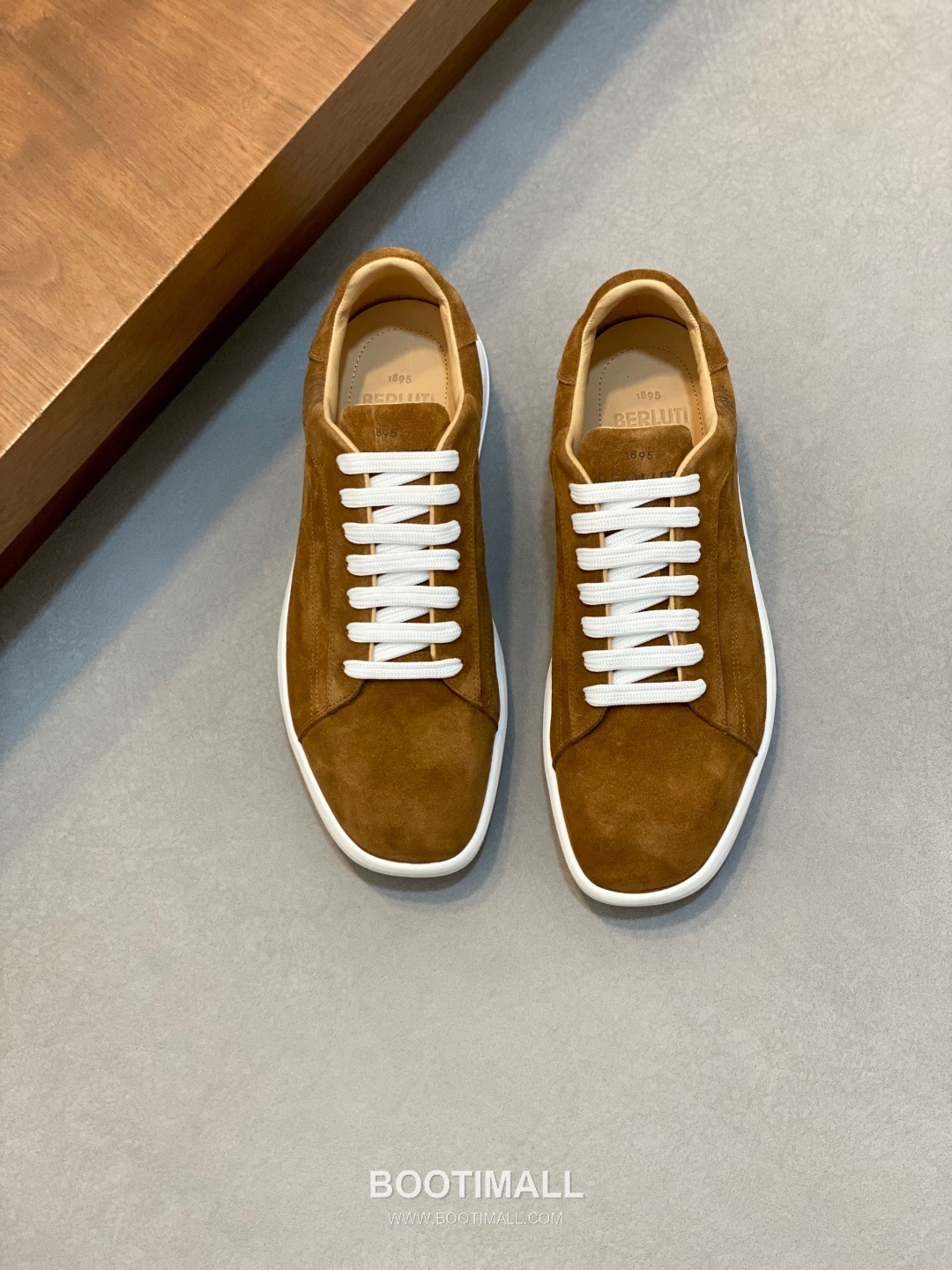 ## 신발 제품 스펙 분석

Berluti Scritto Suede Slip-On Sneakers 벨루티 스크리토 스웨이드 슬립온 스니커즈 1