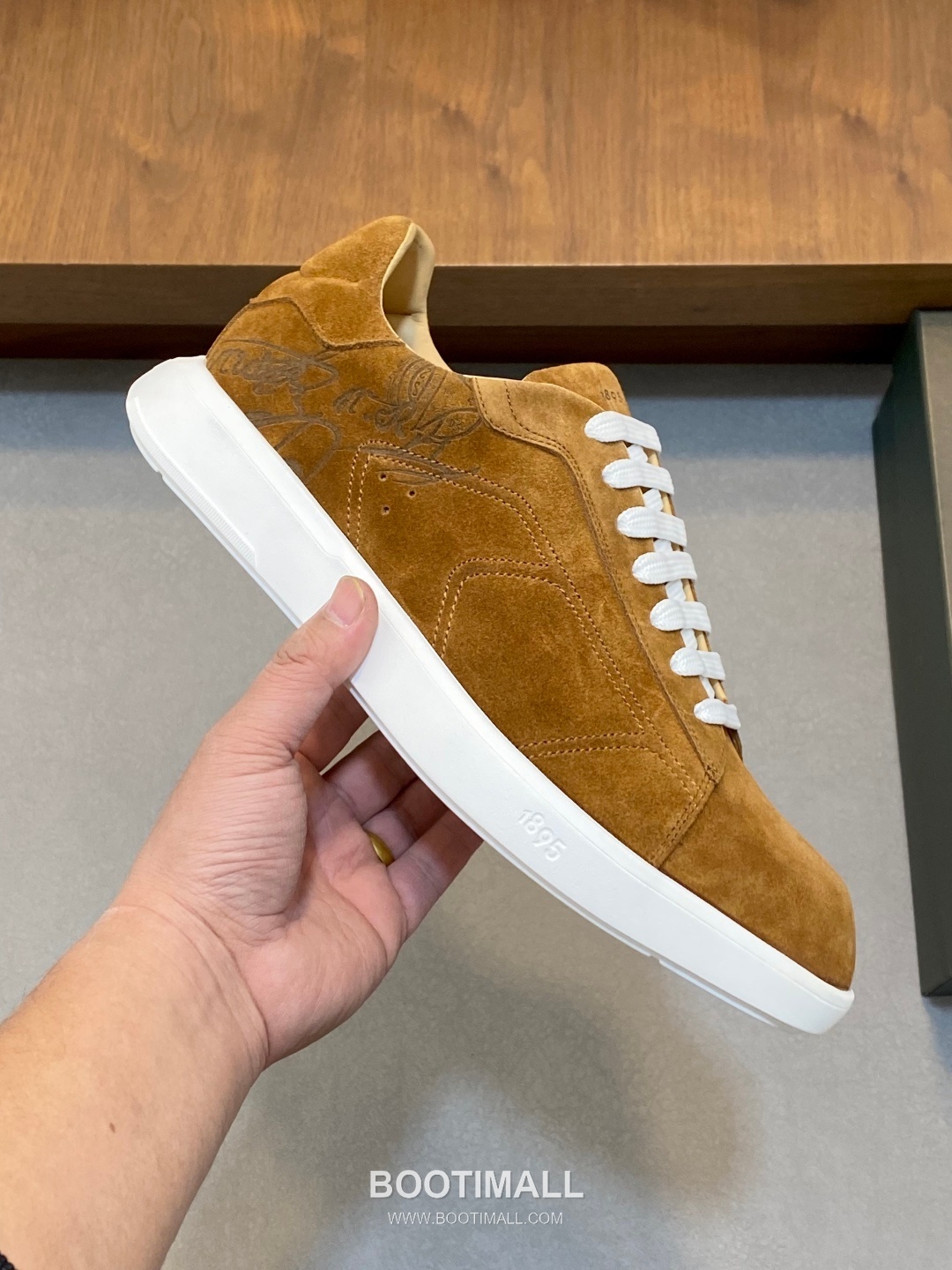 ## 신발 제품 스펙 분석

Berluti Scritto Suede Slip-On Sneakers 벨루티 스크리토 스웨이드 슬립온 스니커즈 4