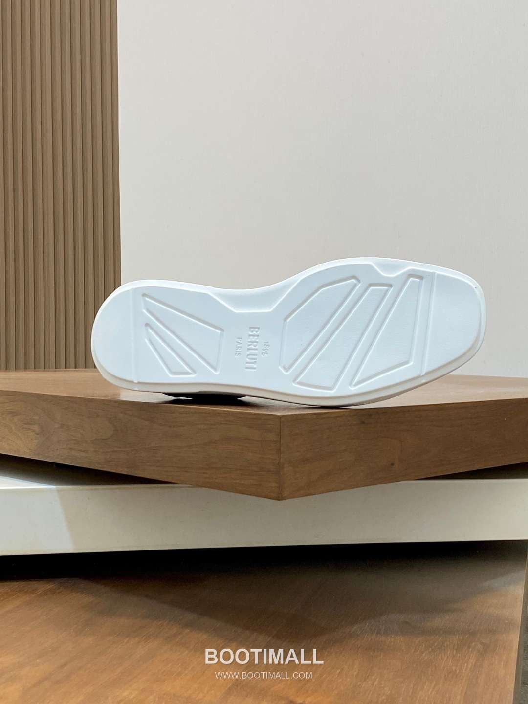 ## 신발 제품 스펙 분석

Berluti Scritto Suede Slip-On Sneakers 벨루티 스크리토 스웨이드 슬립온 스니커즈 9