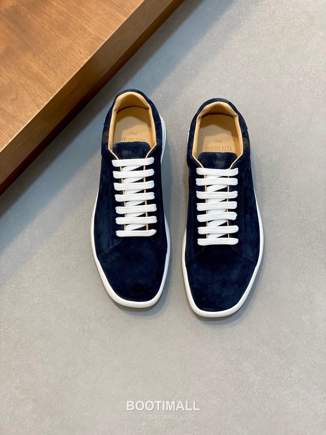 ## 신발 제품 스펙 분석

Berluti Scritto Suede Slip-On Sneakers 벨루티 스크리토 스웨이드 슬립온 스니커즈 1