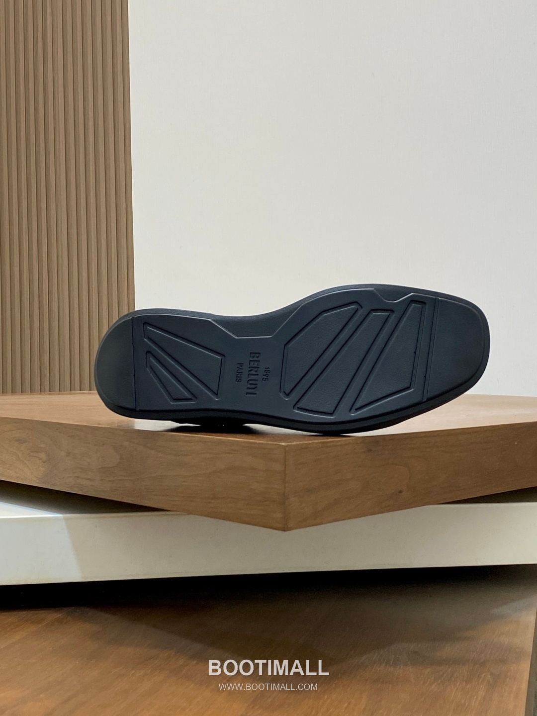 ## 신발 제품 스펙 분석

Berluti Scritto Suede Slip-On Sneakers 벨루티 스크리토 스웨이드 슬립온 스니커즈 9