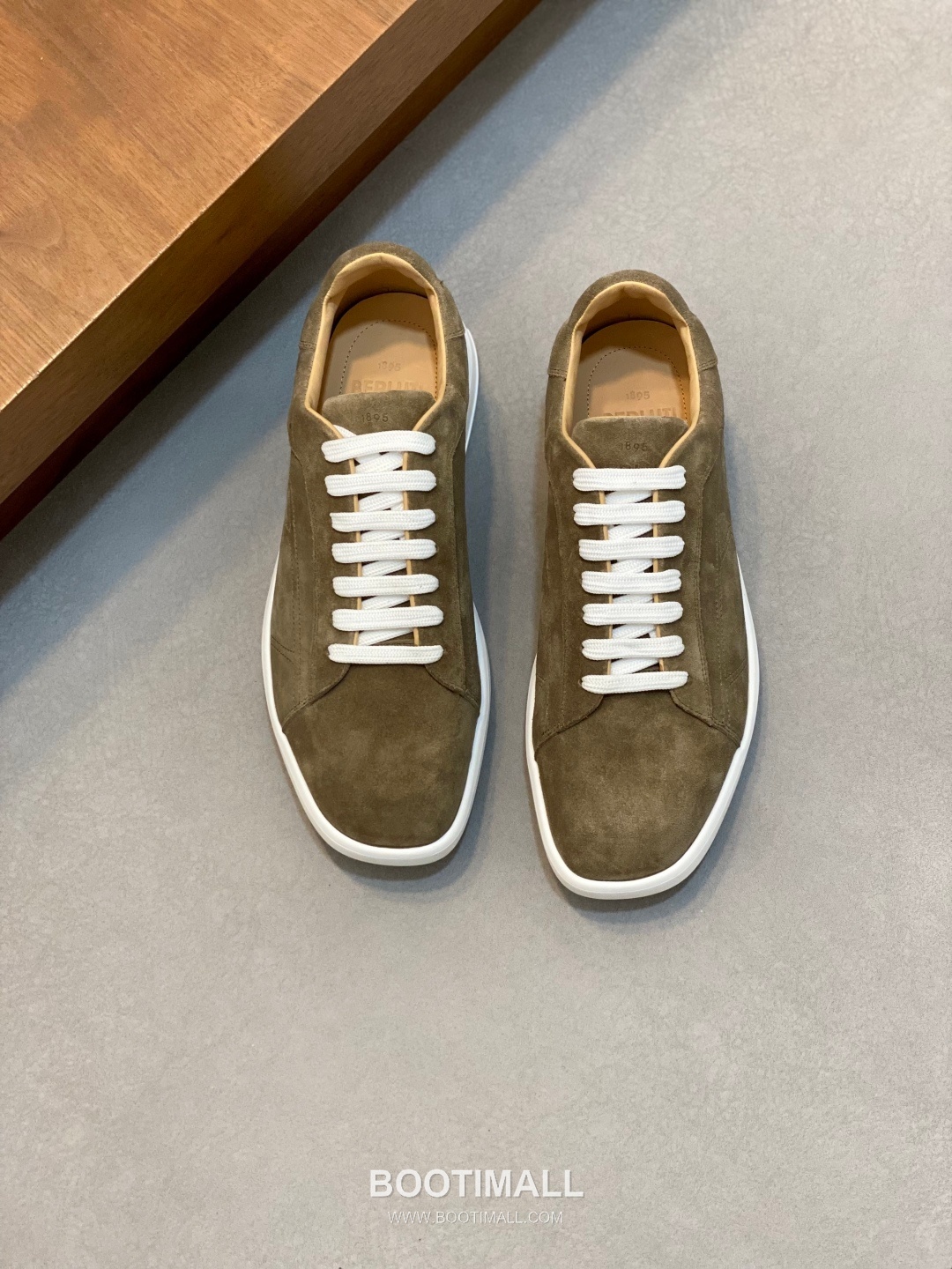 ## 신발 제품 스펙 분석

Berluti Scritto Suede Slip-On Sneakers 벨루티 스크리토 스웨이드 슬립온 스니커즈 1