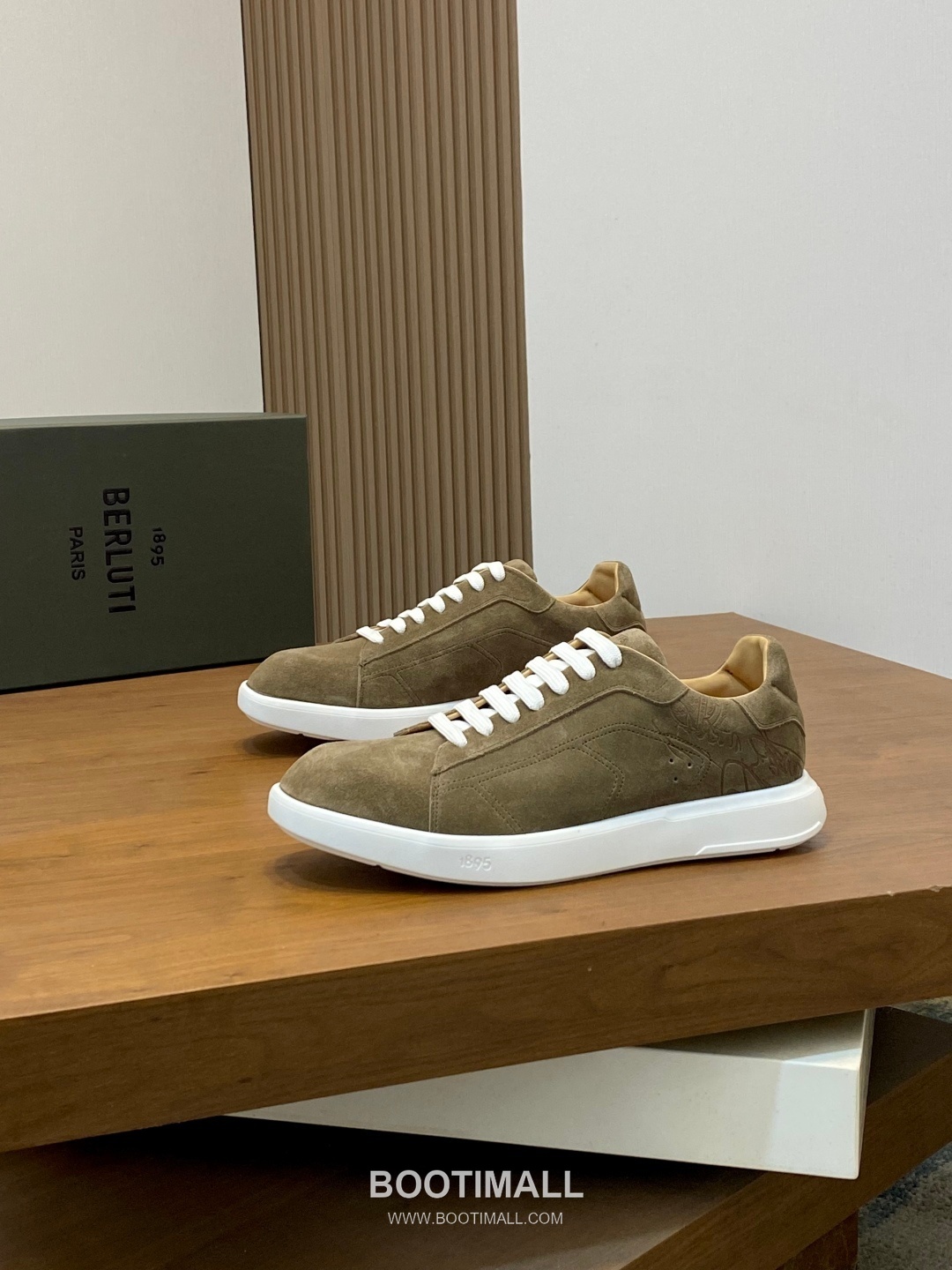 ## 신발 제품 스펙 분석

Berluti Scritto Suede Slip-On Sneakers 벨루티 스크리토 스웨이드 슬립온 스니커즈 3