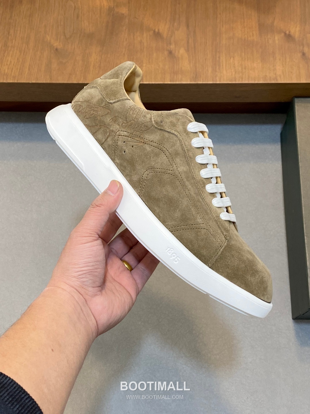 ## 신발 제품 스펙 분석

Berluti Scritto Suede Slip-On Sneakers 벨루티 스크리토 스웨이드 슬립온 스니커즈 4