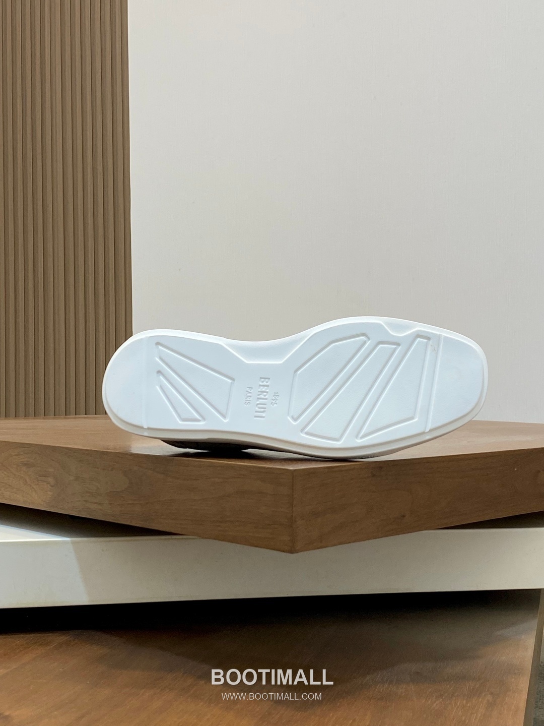 ## 신발 제품 스펙 분석

Berluti Scritto Suede Slip-On Sneakers 벨루티 스크리토 스웨이드 슬립온 스니커즈 9