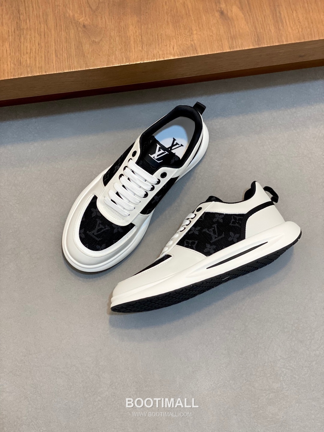 ## 신발 제품 스펙 분석

Louis Vuitton LV Trainer Sneakers 루이비통 LV 트레이너 스니커즈 1A54H5 5