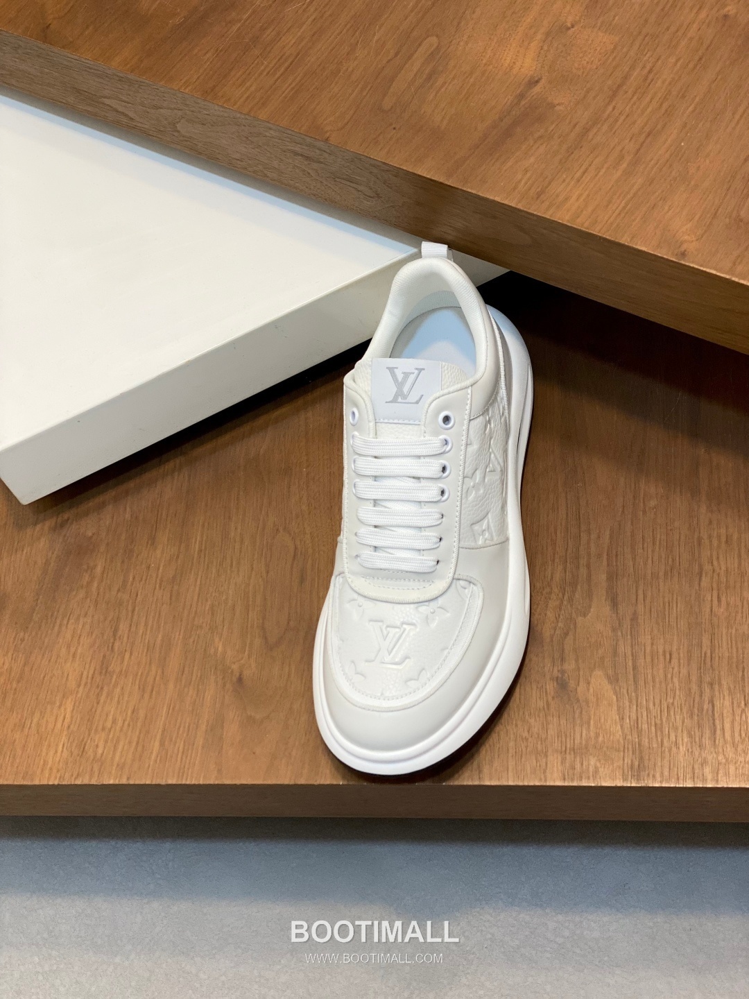 ## 신발 제품 스펙 분석

Louis Vuitton LV Trainer Sneakers 루이비통 LV 트레이너 스니커즈 1A54H5 6