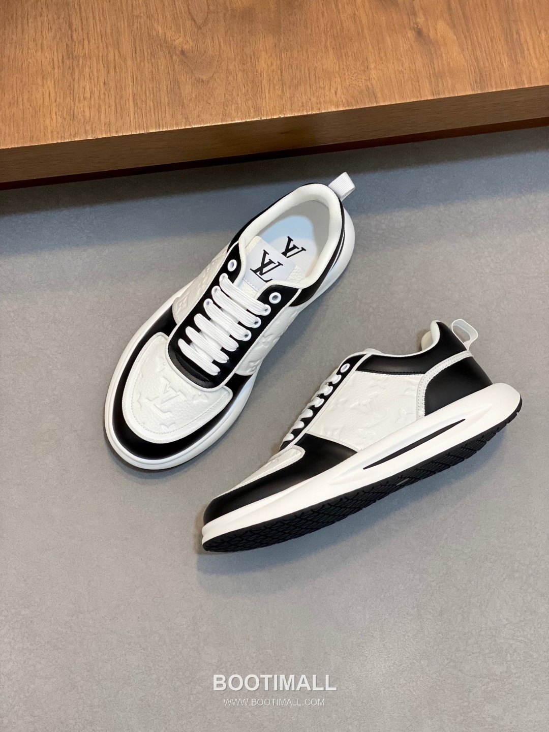 ## 신발 제품 스펙 분석
Louis Vuitton LV Trainer Sneakers 루이비통 LV 트레이너 스니커즈 1A54H5 5