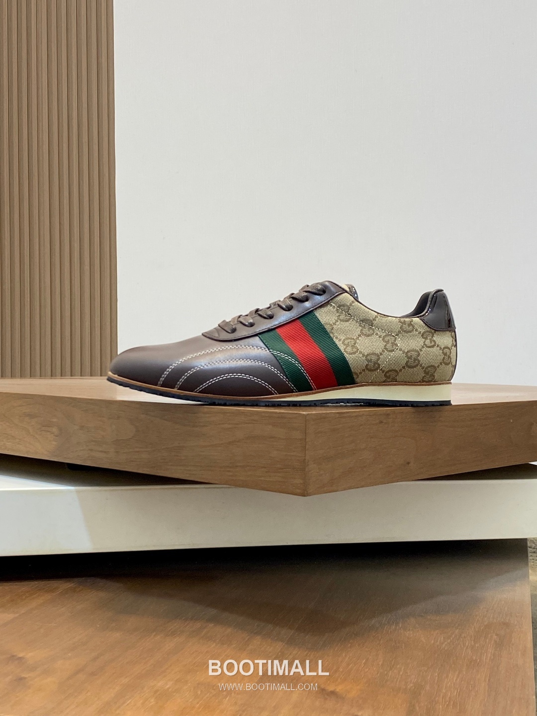 ## 신발 제품 스펙 분석
Gucci GG Canvas Suede Sneakers 구찌 GG 캔버스 스웨이드 스니커즈 645029 2