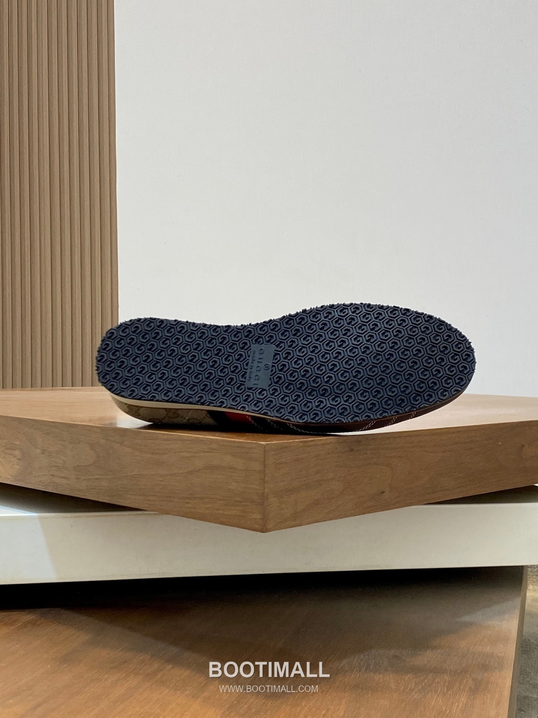 ## 신발 제품 스펙 분석
Gucci GG Canvas Suede Sneakers 구찌 GG 캔버스 스웨이드 스니커즈 645029 9