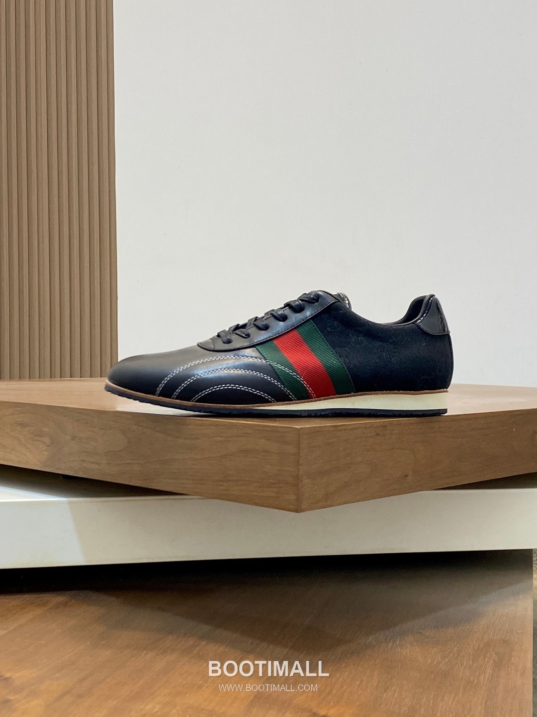 ## 신발 제품 스펙 분석
Gucci GG Canvas Suede Sneakers 구찌 GG 캔버스 스웨이드 스니커즈 645029 2