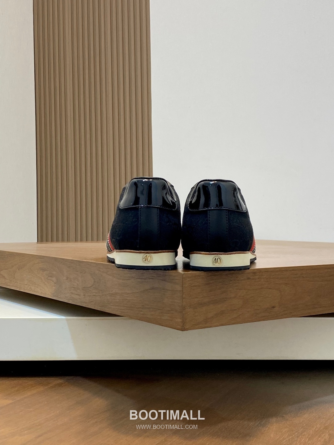 ## 신발 제품 스펙 분석
Gucci GG Canvas Suede Sneakers 구찌 GG 캔버스 스웨이드 스니커즈 645029 8