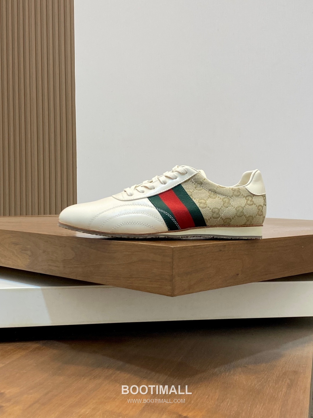 ## 신발 제품 스펙 분석
Gucci GG Canvas Suede Sneakers 구찌 GG 캔버스 스웨이드 스니커즈 645029 2