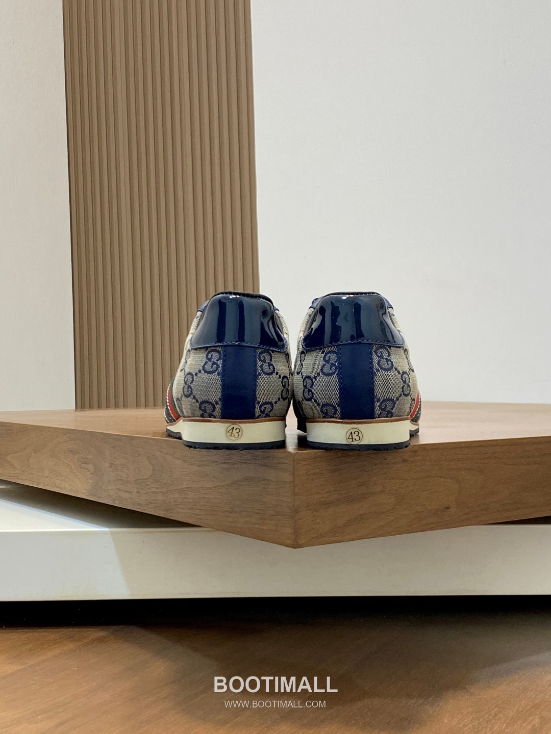 ## 신발 제품 스펙 분석

Gucci GG Canvas Suede Sneakers 구찌 GG 캔버스 스웨이드 스니커즈 645029 8