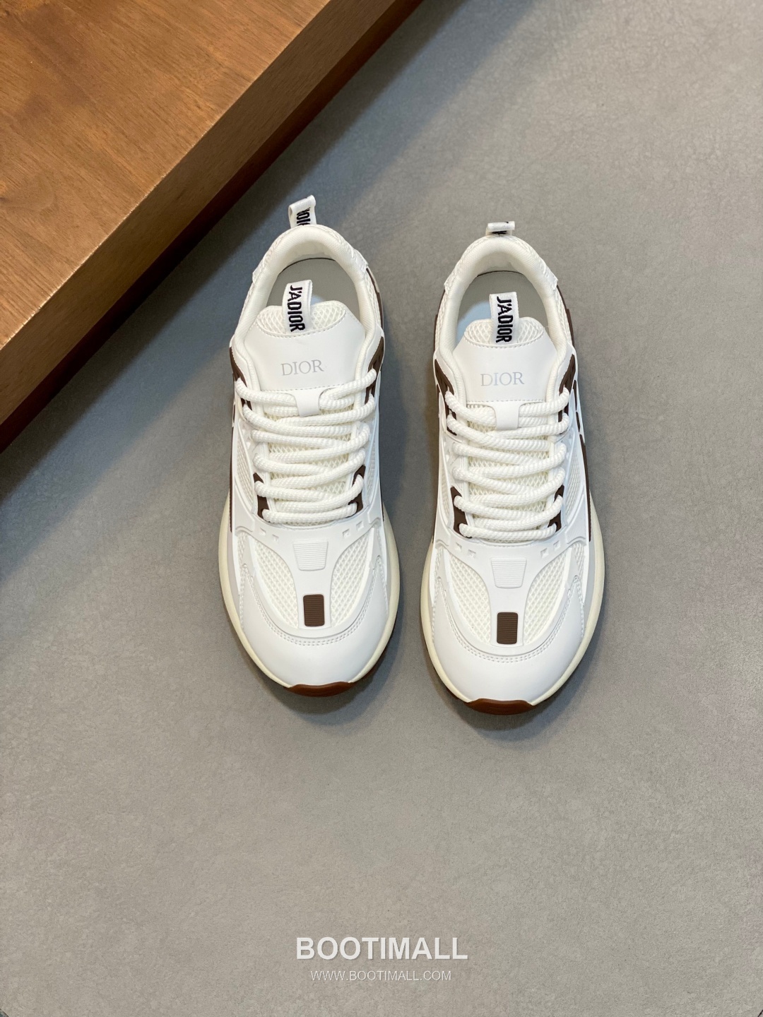 ## 신발 제품 스펙 분석
Dior B22 Mesh Technical Sneakers 디올 B22 메쉬 테크니컬 스니커즈 3SN231ZHM 1