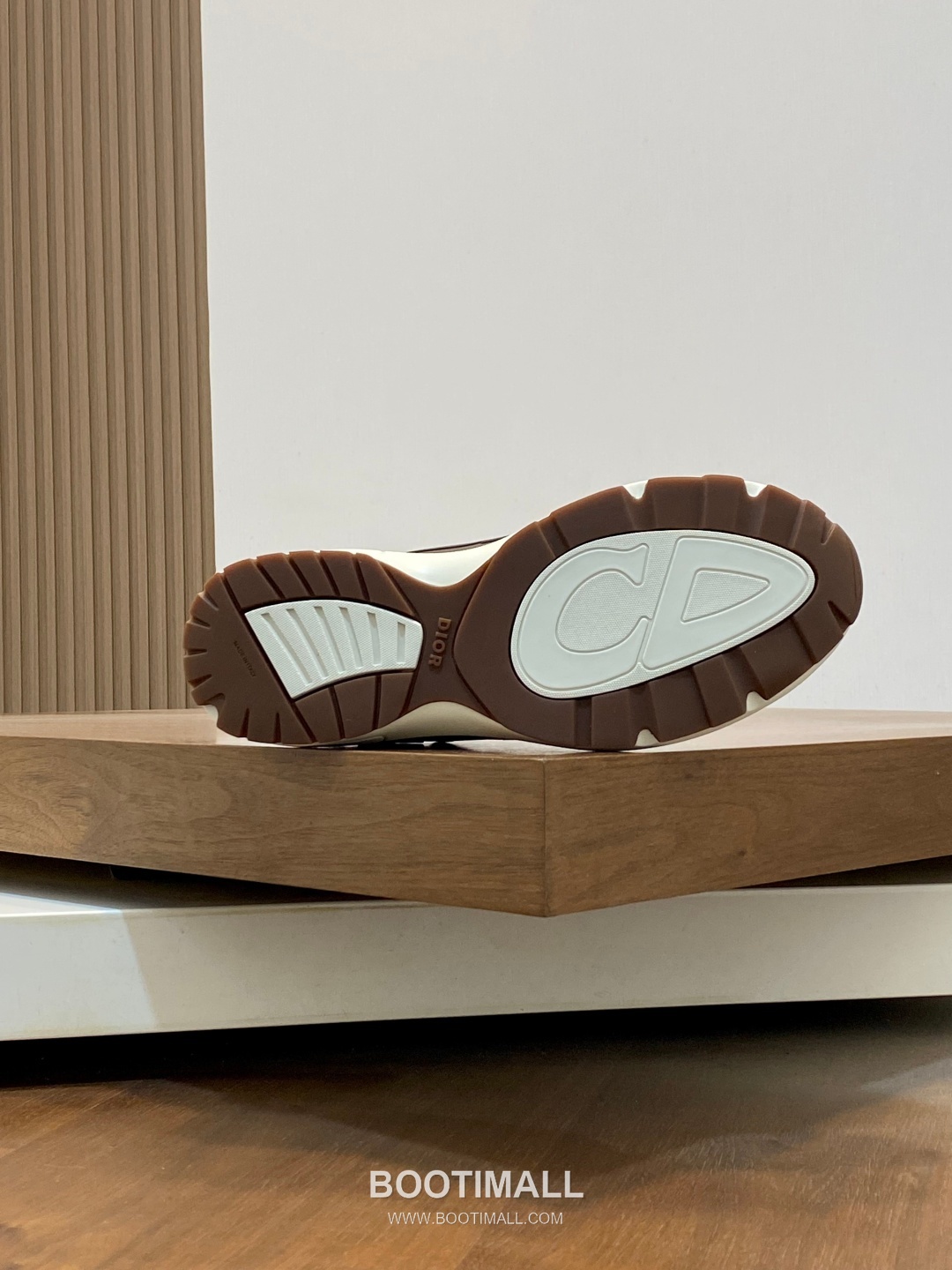 ## 신발 제품 스펙 분석
Dior B22 Mesh Technical Sneakers 디올 B22 메쉬 테크니컬 스니커즈 3SN231ZHM 9