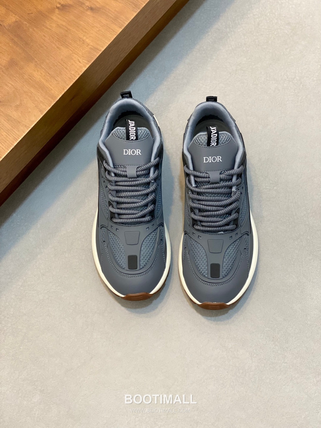## 신발 제품 스펙 분석
Dior B22 Mesh Technical Sneakers 디올 B22 메쉬 테크니컬 스니커즈 3SN231ZHM 1