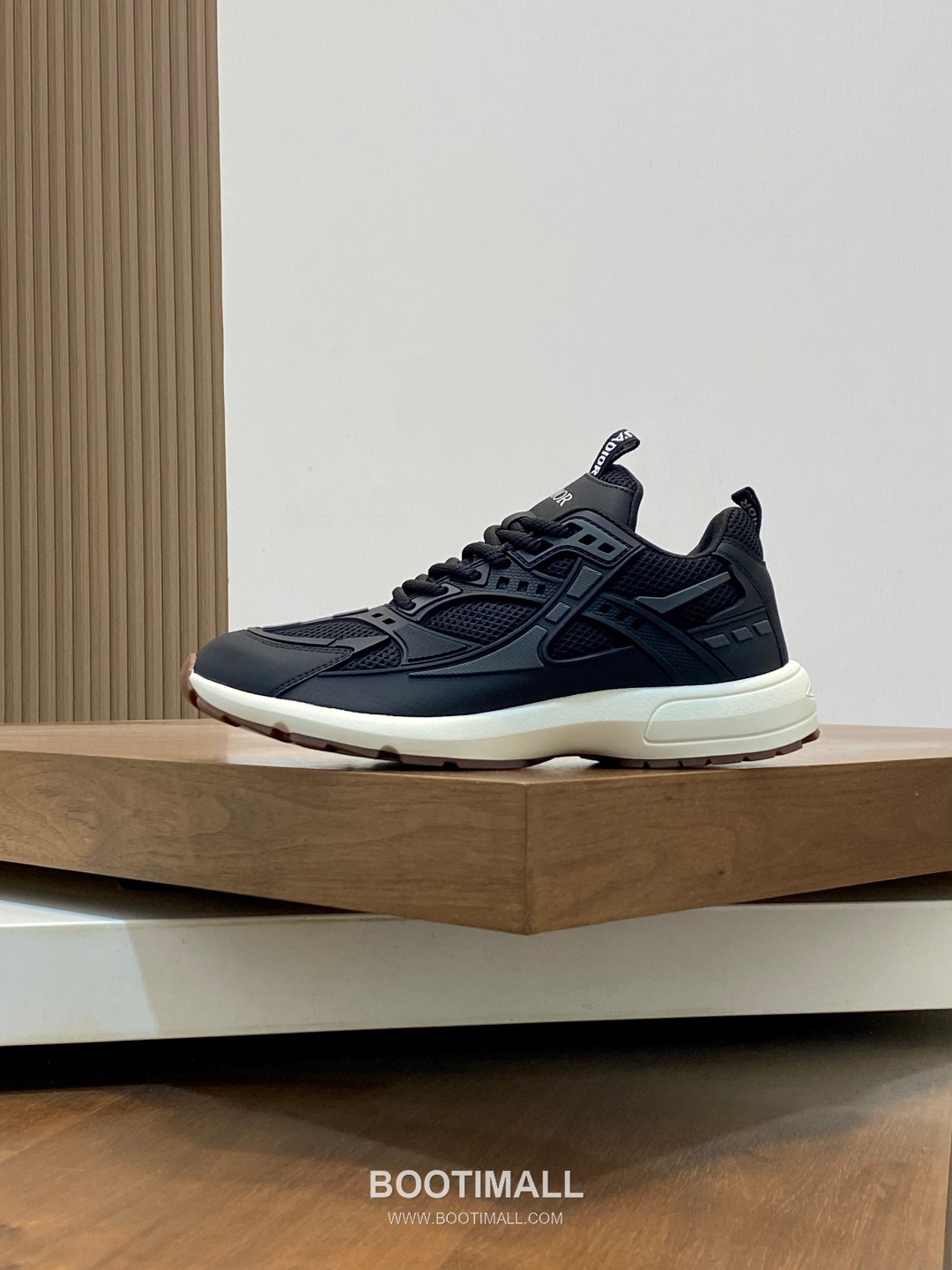 ## 신발 제품 스펙 분석
Dior B22 Mesh Technical Sneakers 디올 B22 메쉬 테크니컬 스니커즈 3SN231ZHM 2