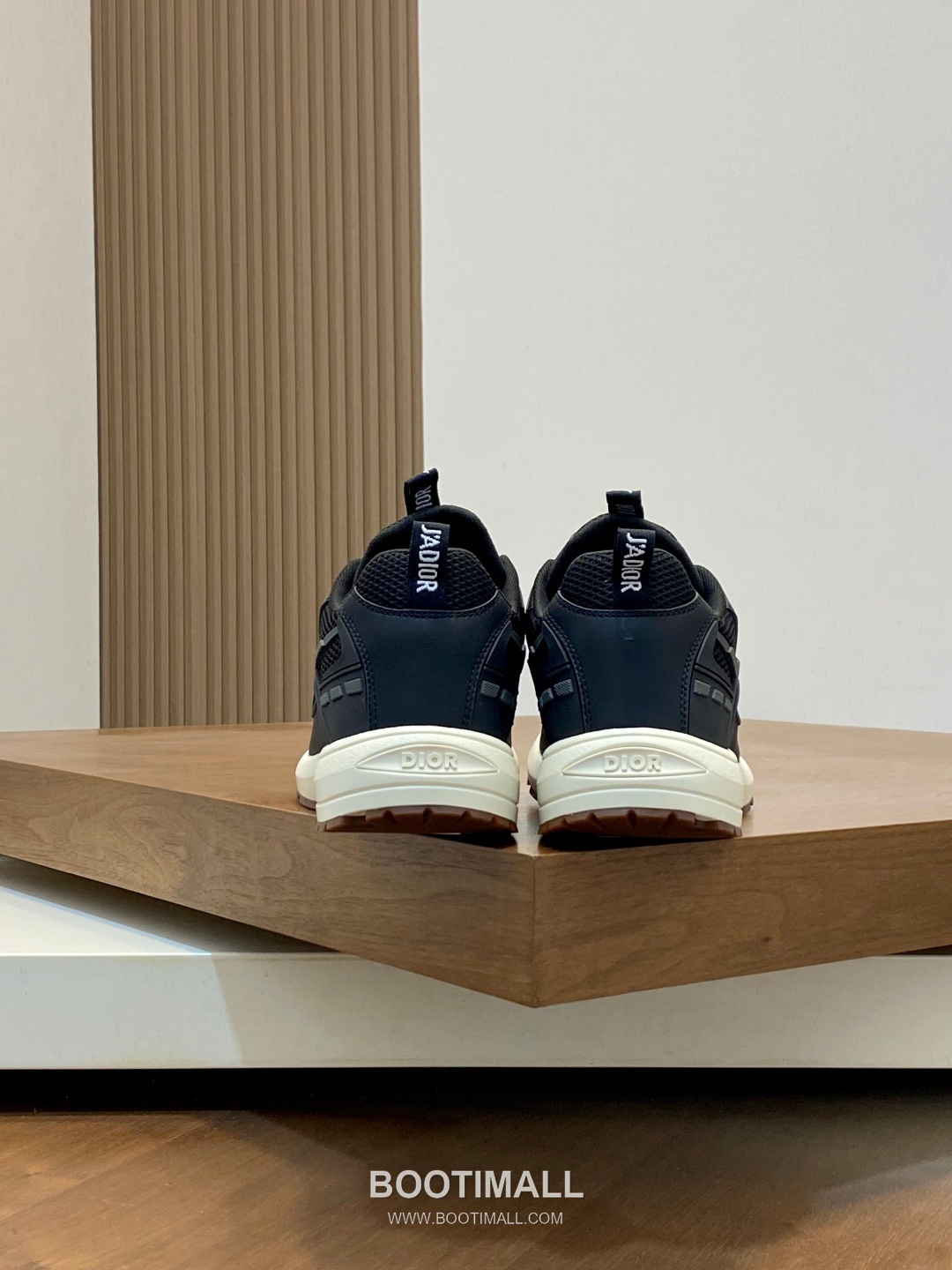 ## 신발 제품 스펙 분석
Dior B22 Mesh Technical Sneakers 디올 B22 메쉬 테크니컬 스니커즈 3SN231ZHM 8